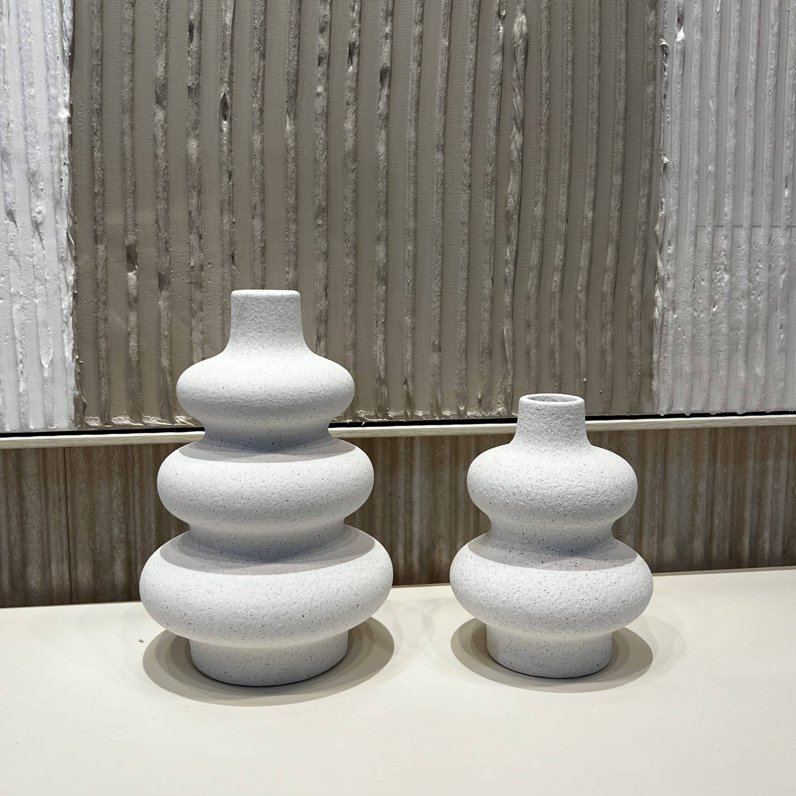 כד קרמיקה לבן קומות אמצע צר דגם איקו כד קרמיקה לבן קומות אמצע צר דגם איקו