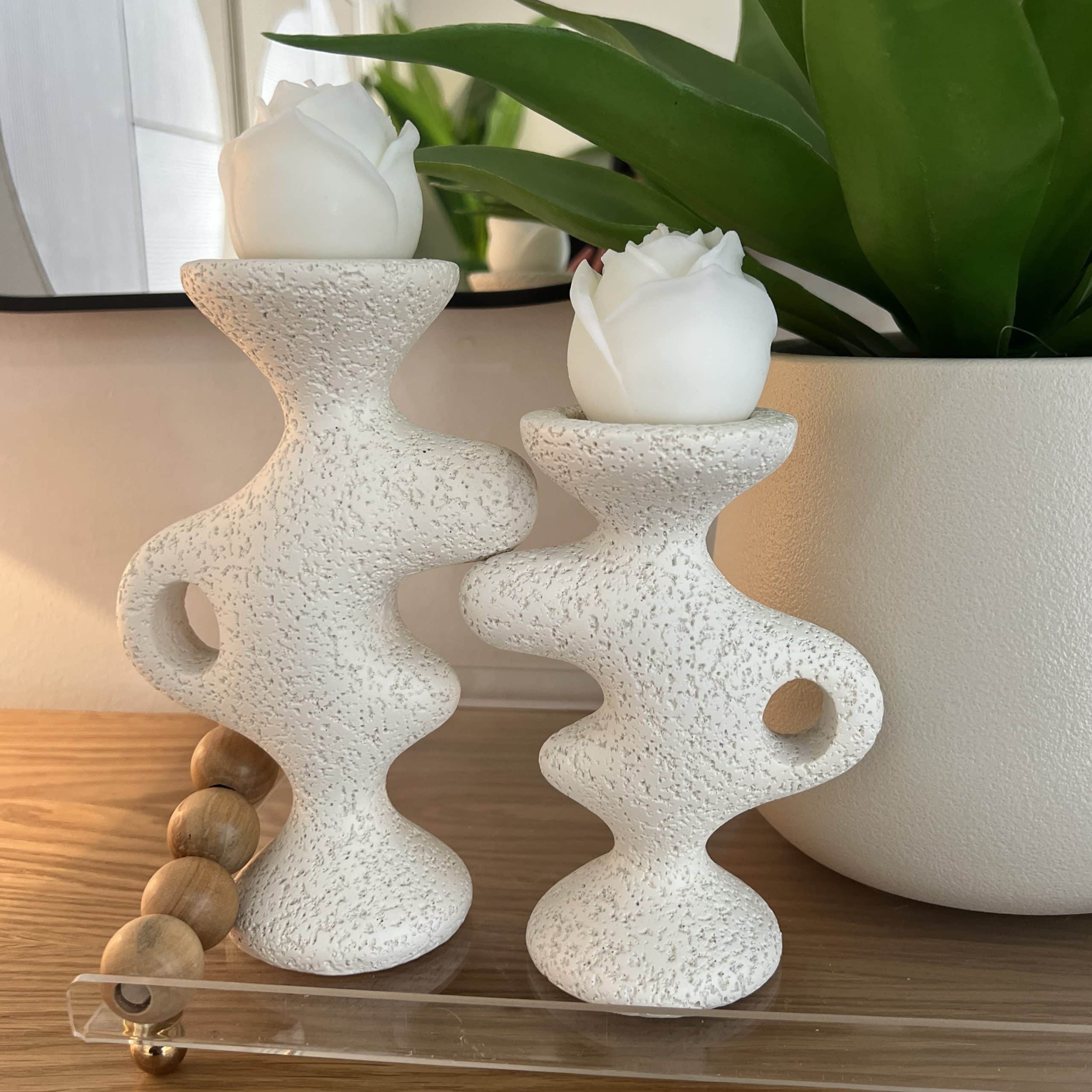 פמוט קרמיקה לבן אמורפי דגם איקו פמוט קרמיקה לבן אמורפי דגם איקו