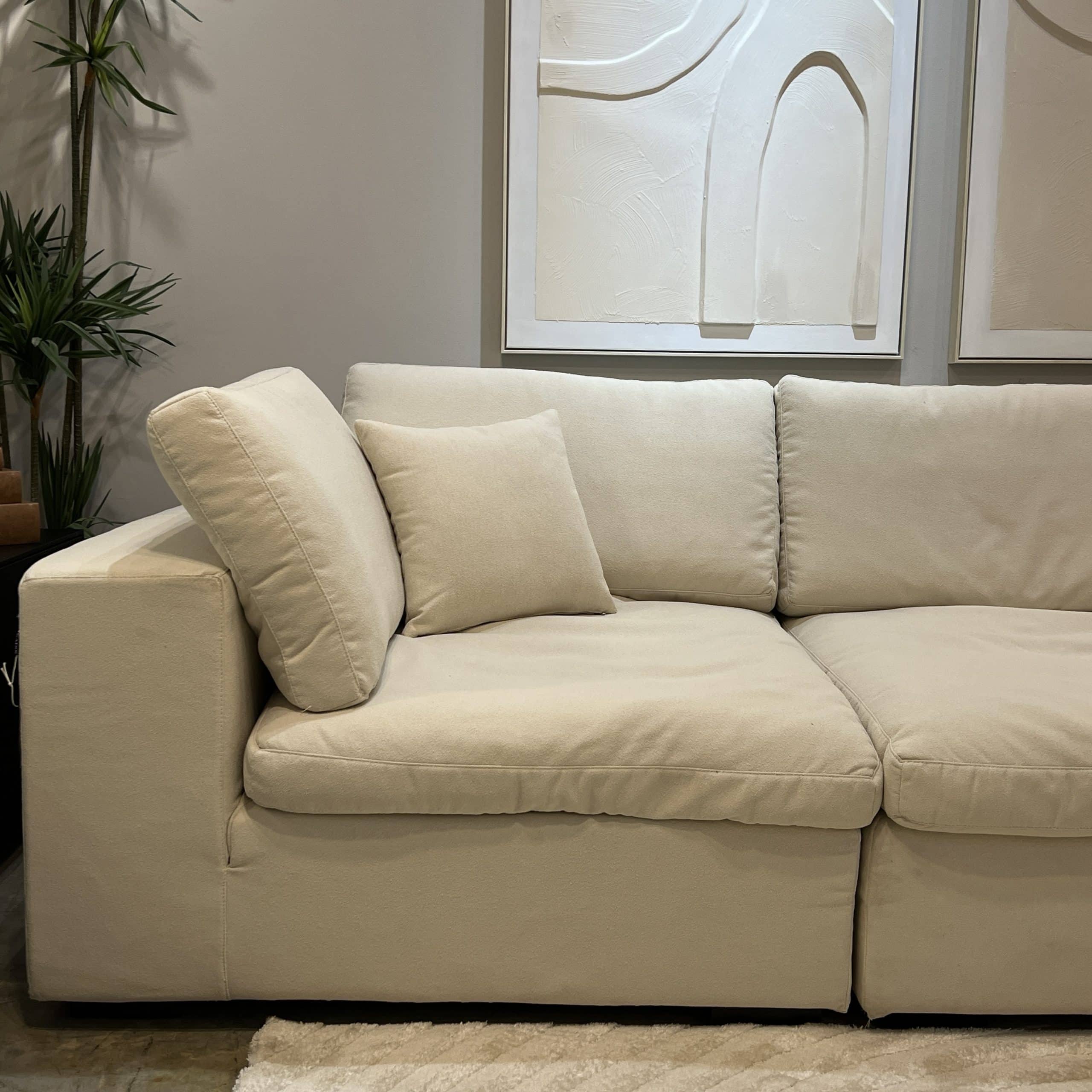 ספה מפנקת מישלן אריג בז במילוי נוצות דגם סופיטל ספה מפנקת מישלן אריג בז במילוי נוצות דגם סופיטל