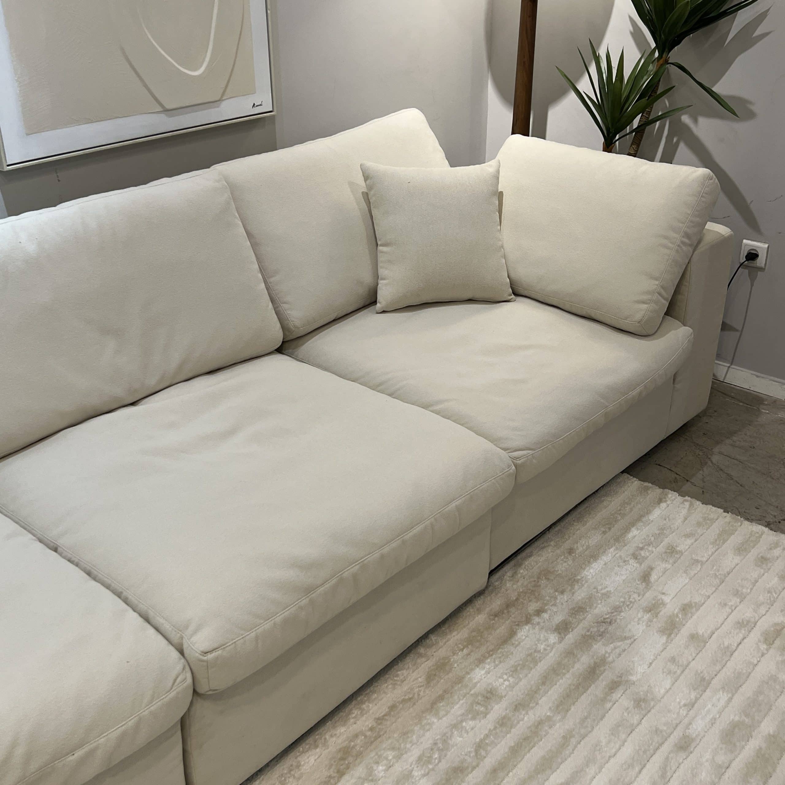 ספה מפנקת מישלן אריג בז במילוי נוצות דגם סופיטל ספה מפנקת מישלן אריג בז במילוי נוצות דגם סופיטל