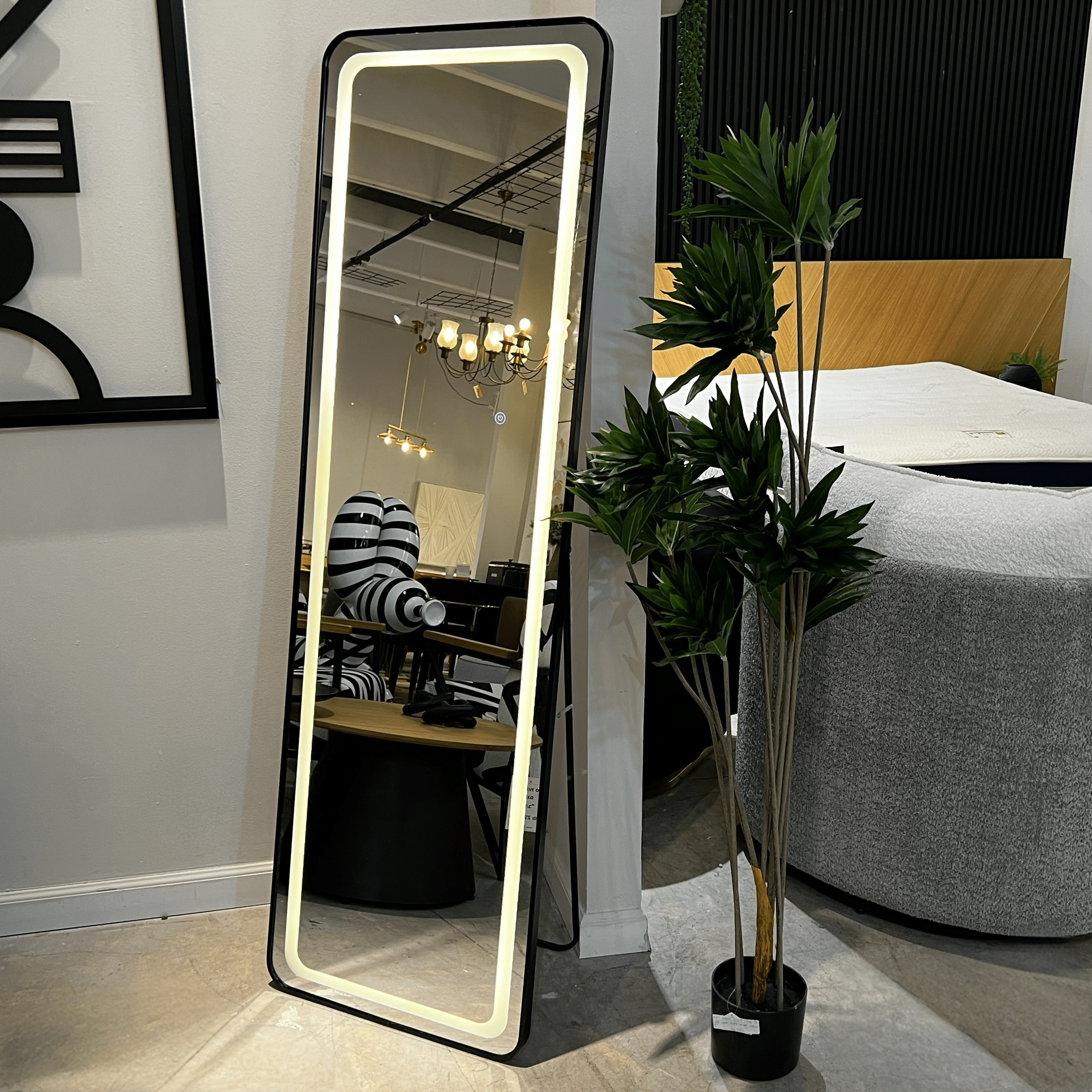 מראה מלבנית מסגרת שחורה בשילוב לד דגם איקו מראה מלבנית מסגרת שחורה בשילוב לד דגם איקו