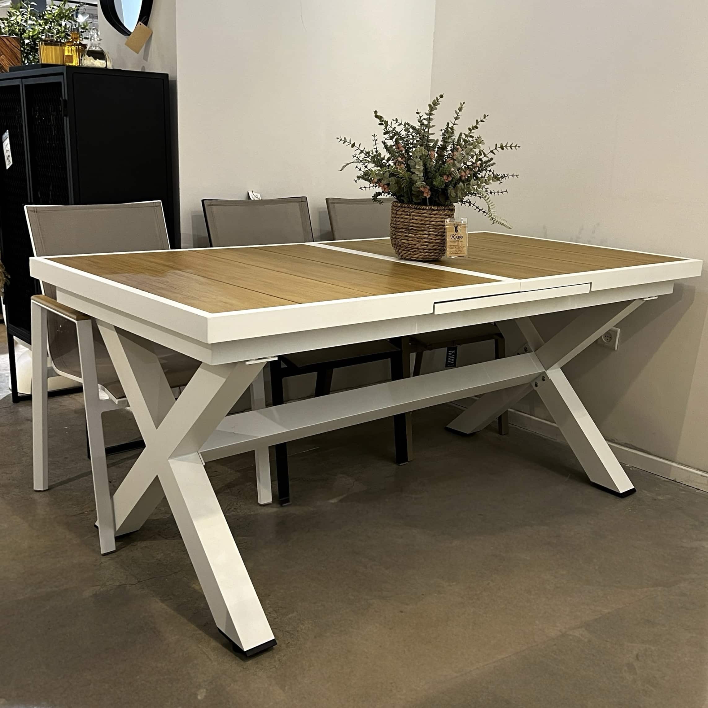 שולחן אוכל חוץ נפתח אלומיניום לבן פלטה עץ דגם סופיטל שולחן אוכל חוץ נפתח אלומיניום לבן פלטה עץ דגם סופיטל