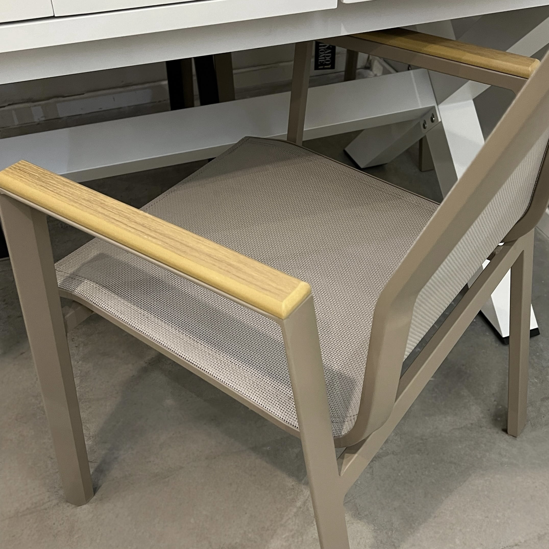 כיסא חוץ אלומיניום מוקה רשת כפולה דגם סופיטל כיסא חוץ אלומיניום מוקה רשת כפולה דגם סופיטל