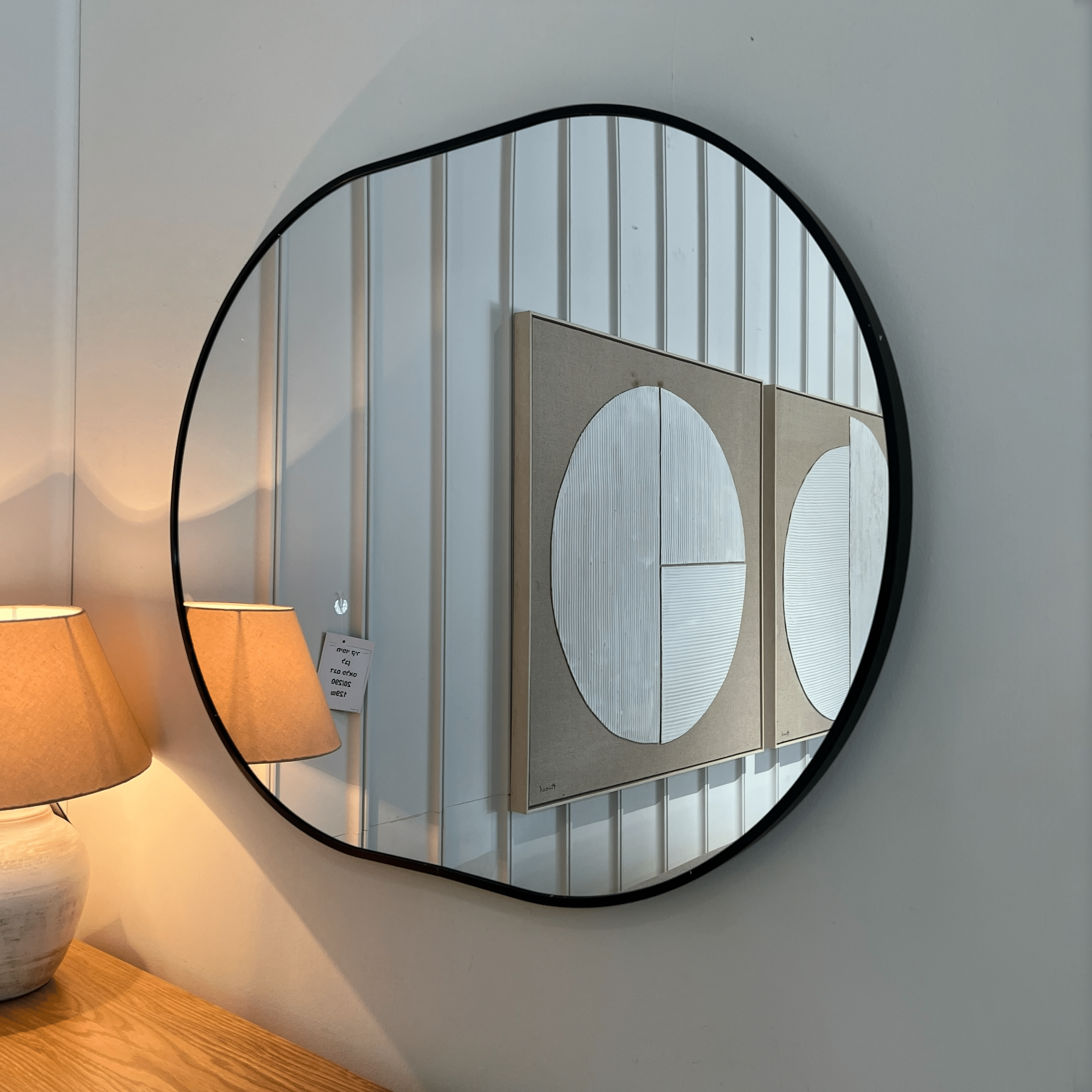 מראה מעוצבת אובלית מסגרת שחורה דגם איקו