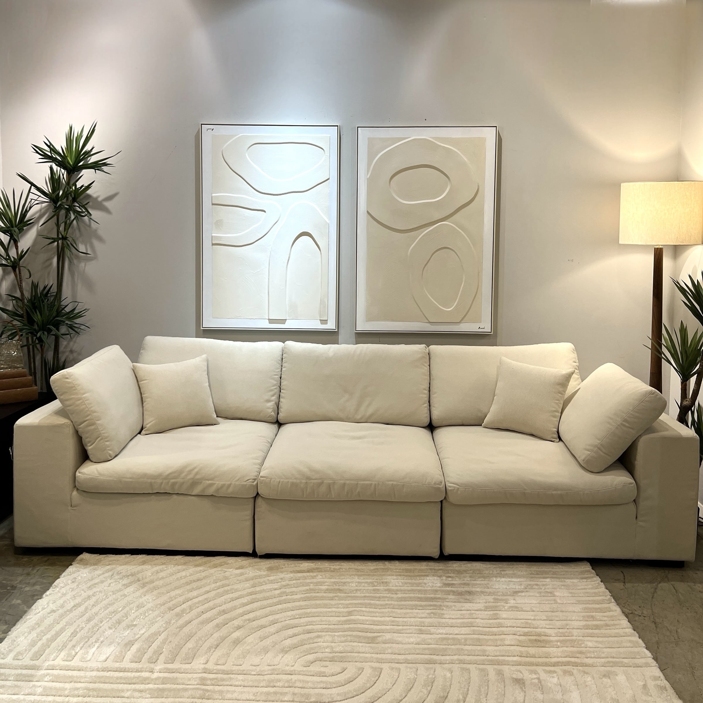 ספה מפנקת מישלן אריג בז במילוי נוצות דגם סופיטל ספה מפנקת מישלן אריג בז במילוי נוצות דגם סופיטל