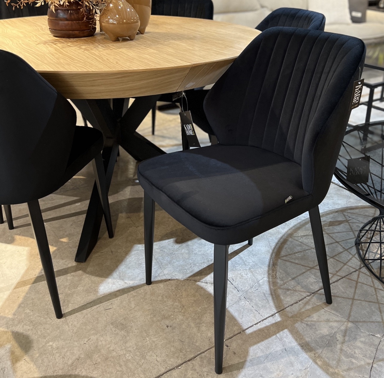 כסא מעוצב דגם 7031 מנדי קטיפה שחורה כסא מעוצב דגם 7031 מנדי קטיפה שחורה