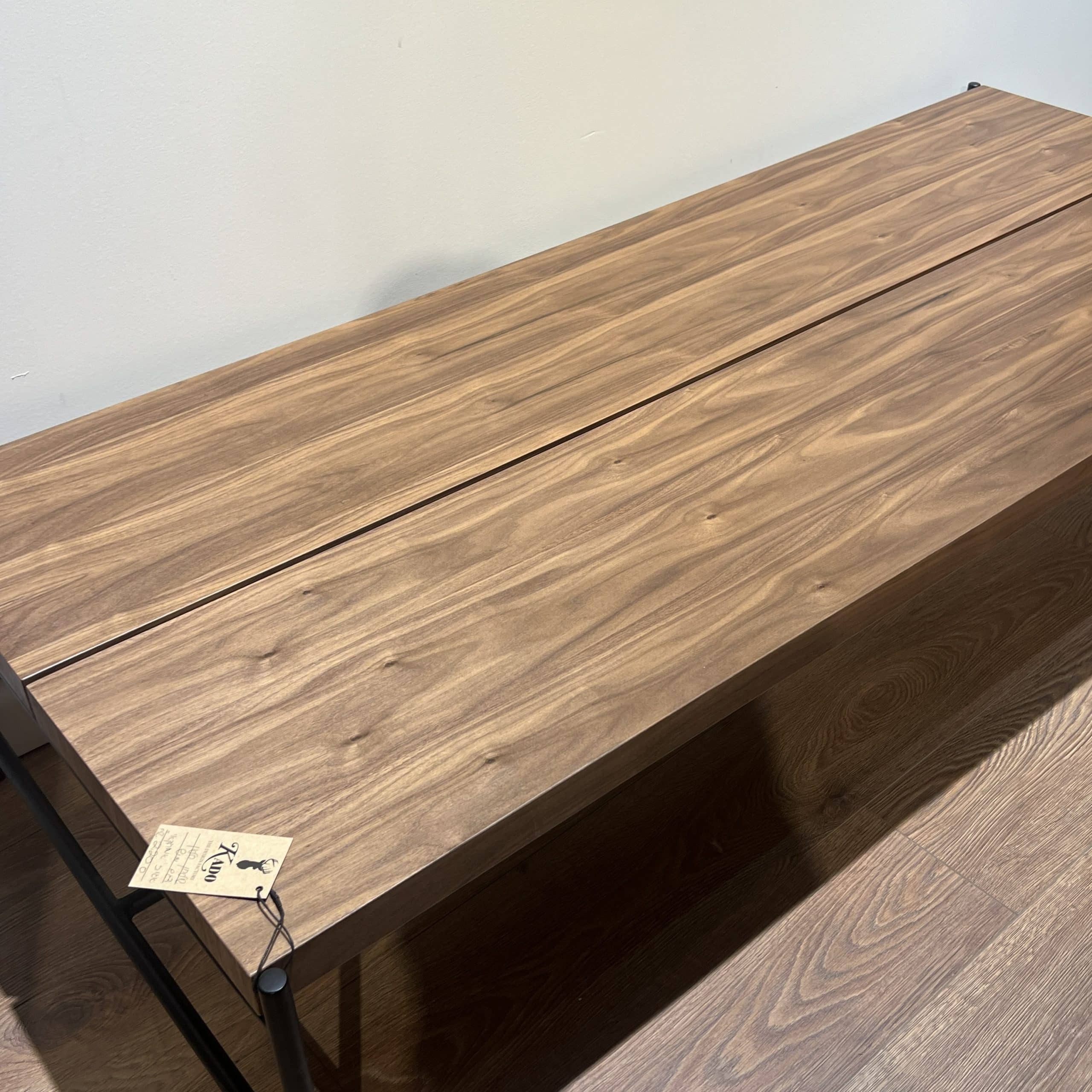 שולחן סלון דגם מוש אגוז אמריקאי - חיסול מתצוגה! שולחן סלון דגם מוש אגוז אמריקאי - חיסול מתצוגה!