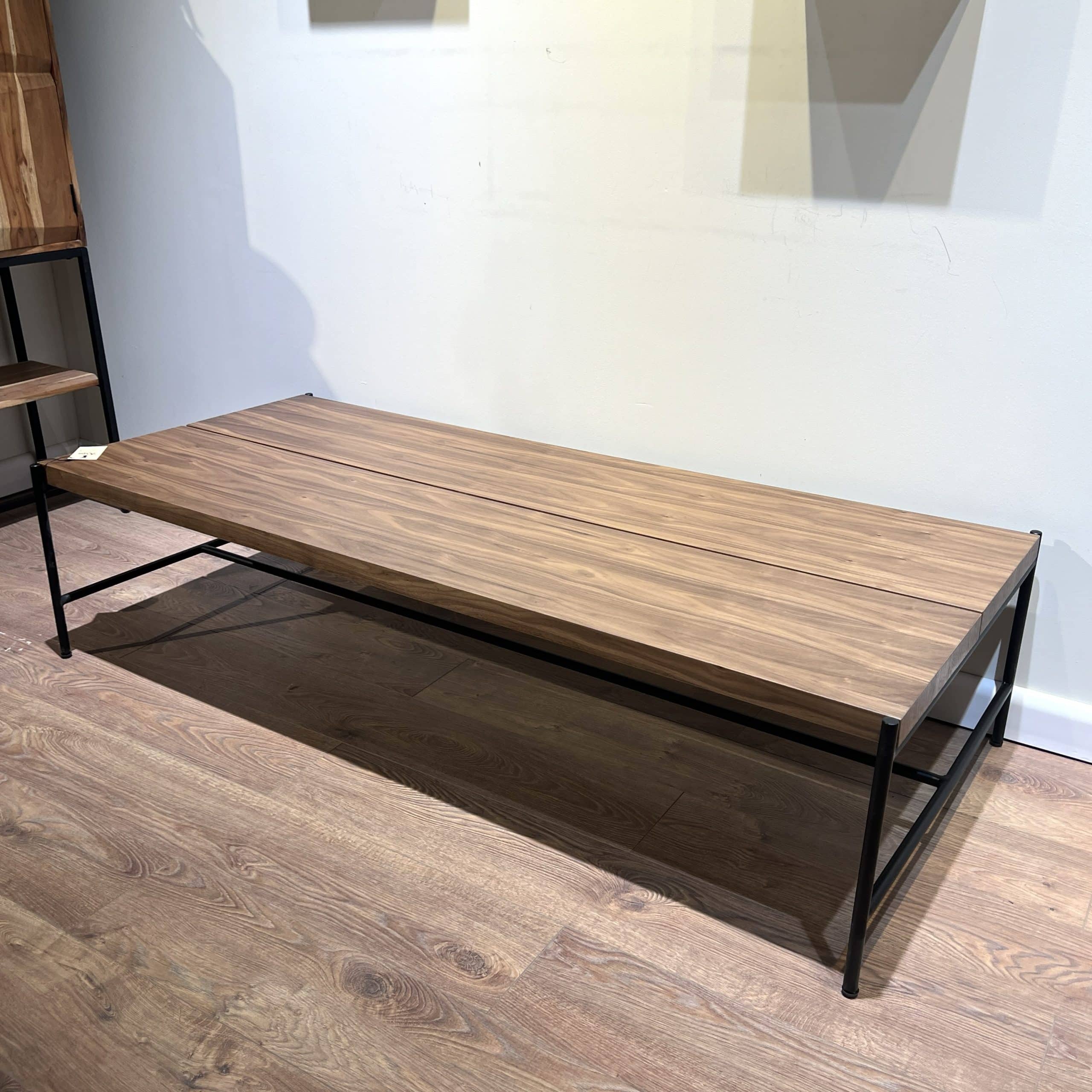 שולחן סלון דגם מוש אגוז אמריקאי - חיסול מתצוגה! שולחן סלון דגם מוש אגוז אמריקאי - חיסול מתצוגה!