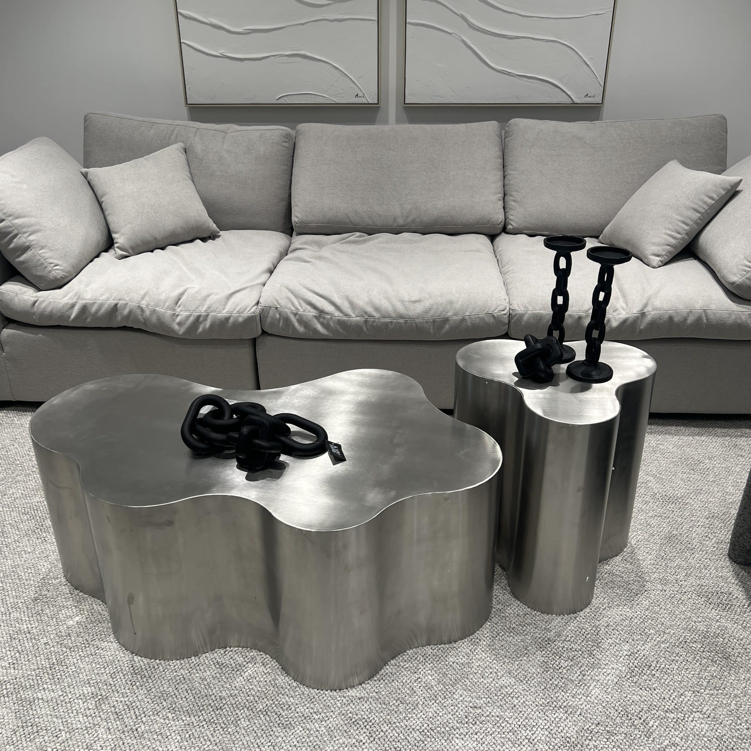 סט שולחנות אמורפיים נירוסטה מוברש דגם סופיטל סט שולחנות אמורפיים נירוסטה מוברש דגם סופיטל