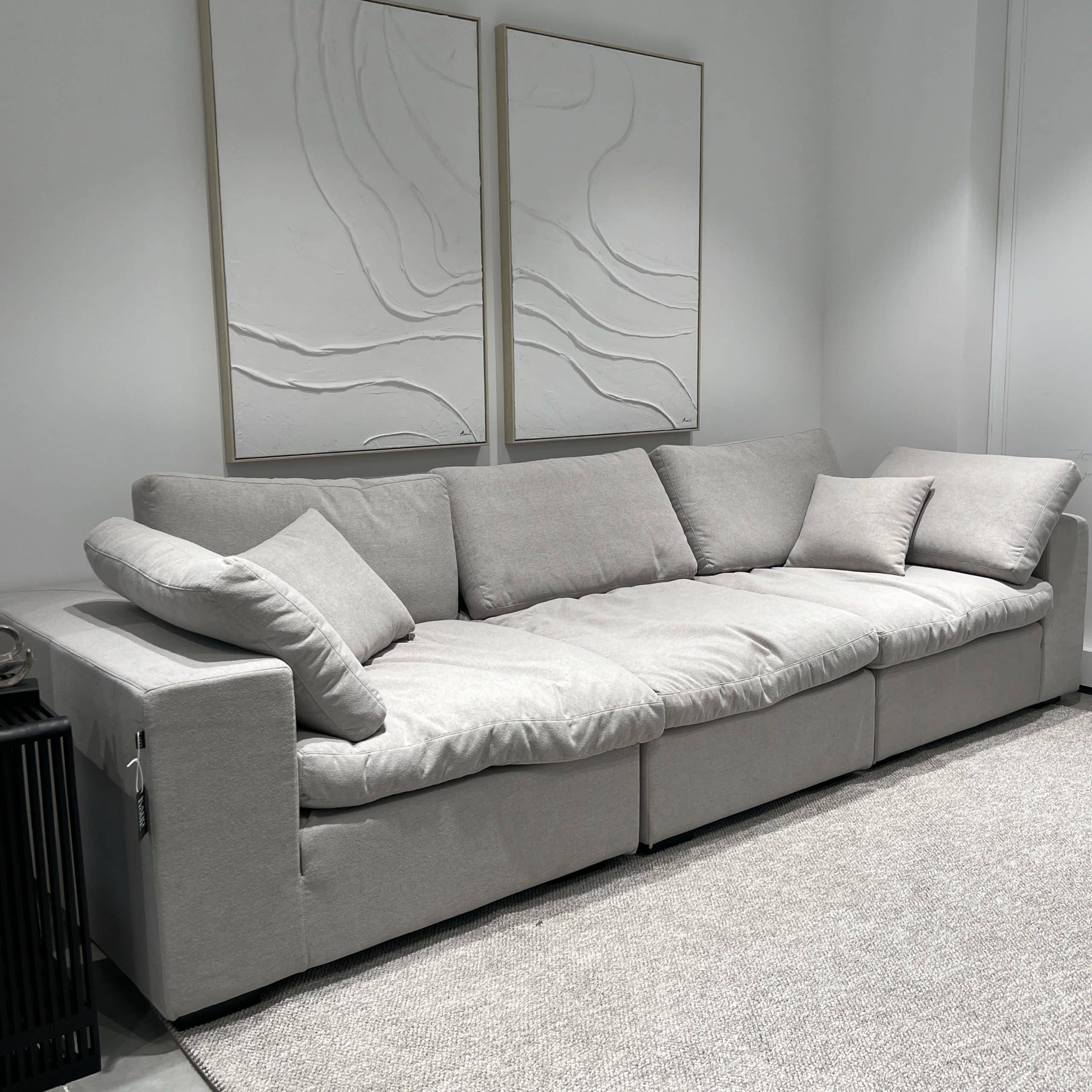 ספה מישלן אריג אפור במילוי נוצות דגם סופיטל ספה מישלן אריג אפור במילוי נוצות דגם סופיטל