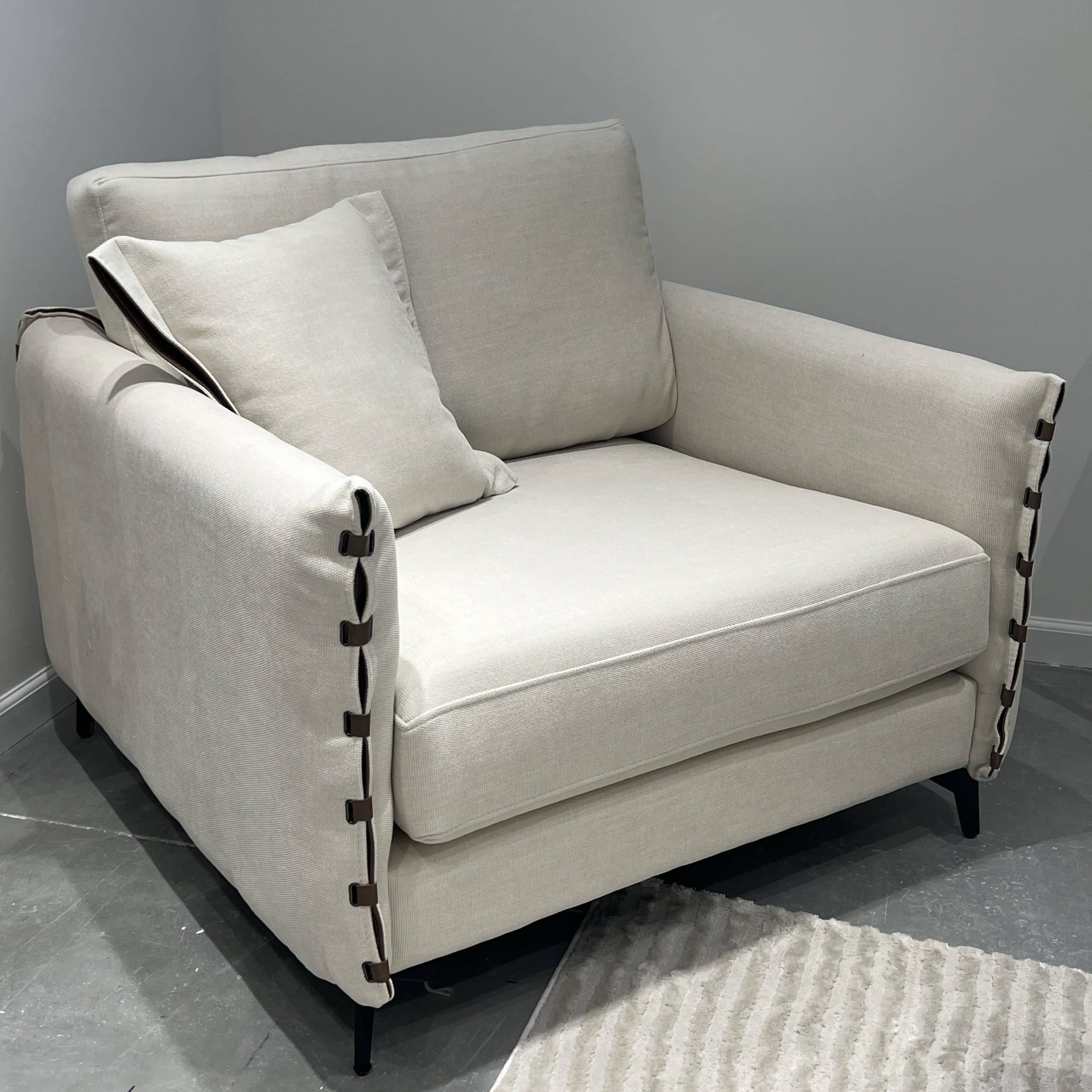 כורסא מעוצבת דגם לונה בעיצוב אישי כורסא מעוצבת דגם לונה בעיצוב אישי