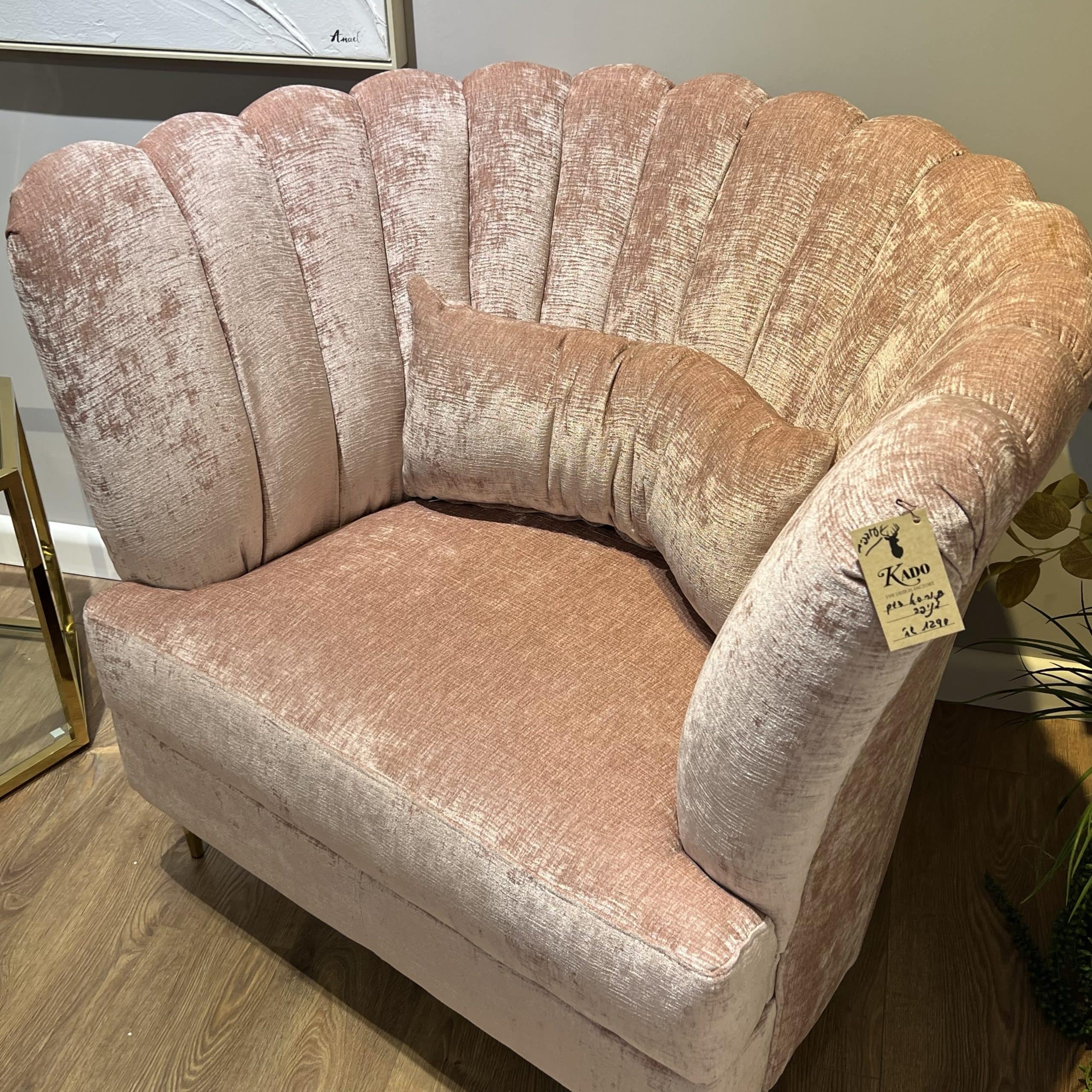 כורסא מעוצבת דגם מניפה גוון ורוד - אחרונה מתצוגה! כורסא מעוצבת דגם מניפה גוון ורוד - אחרונה מתצוגה!