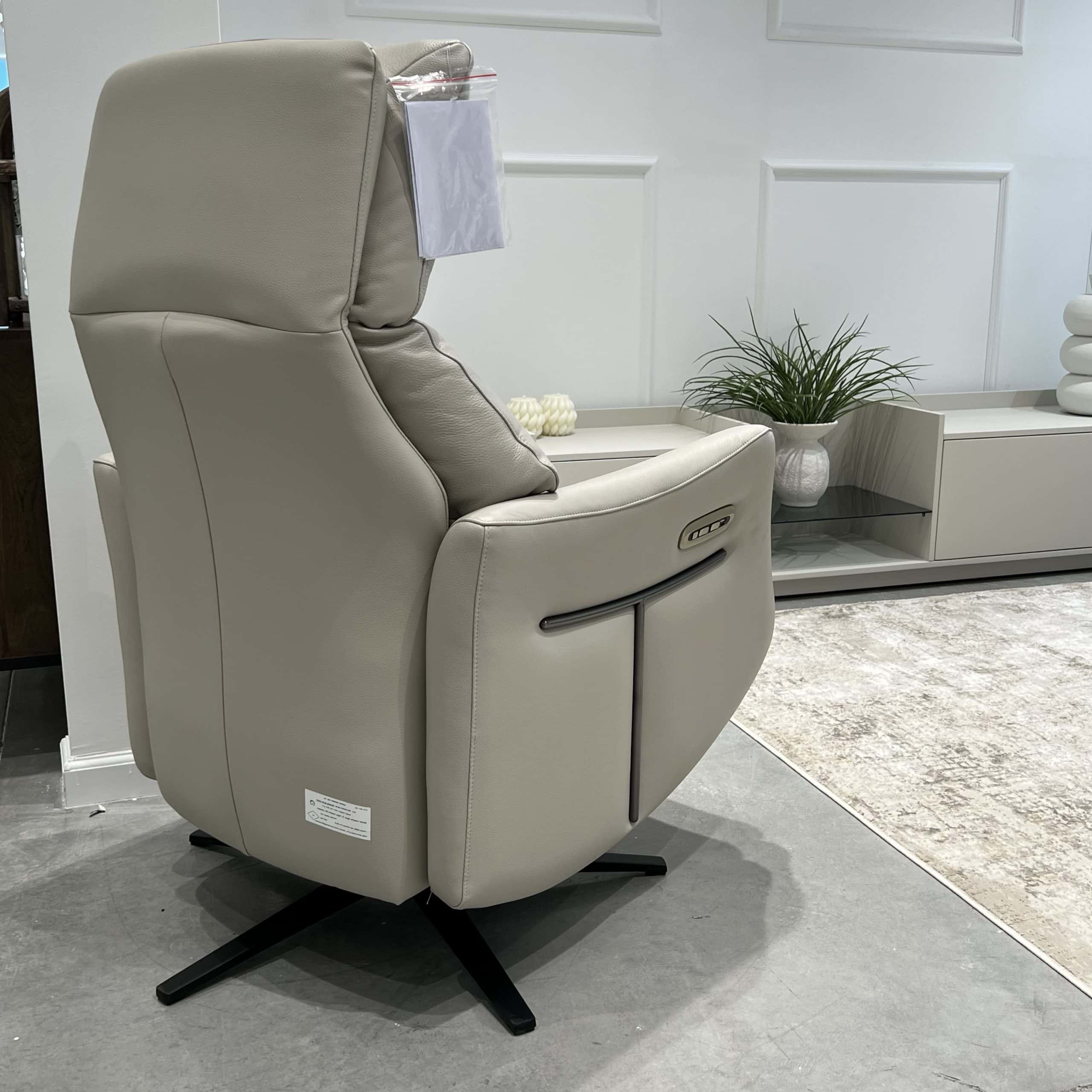 כורסא ריקליינר מפנקת CH6041 עור אפור שילוב כסף כורסא ריקליינר מפנקת CH6041 עור אפור שילוב כסף