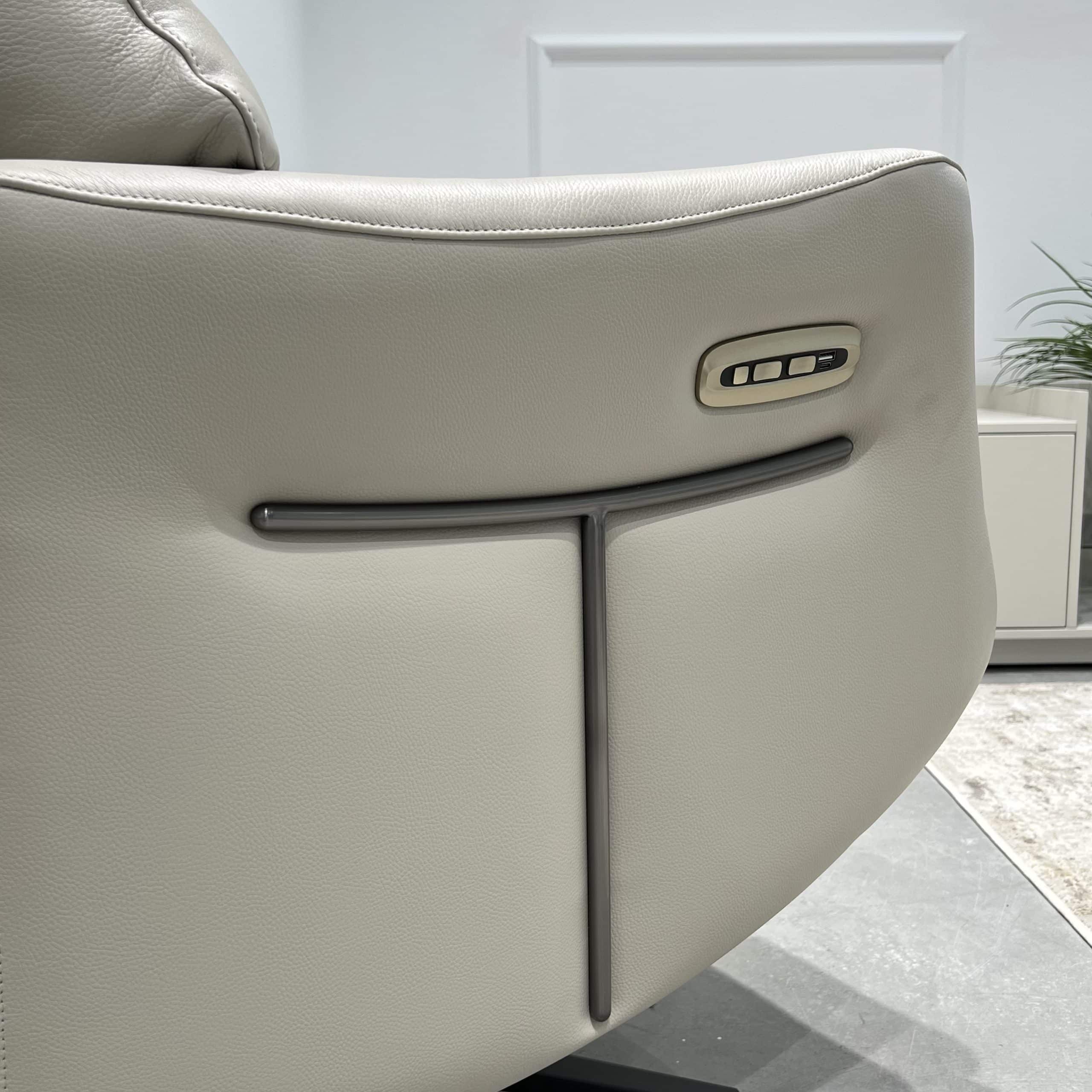 כורסא ריקליינר מפנקת CH6041 עור אפור שילוב כסף