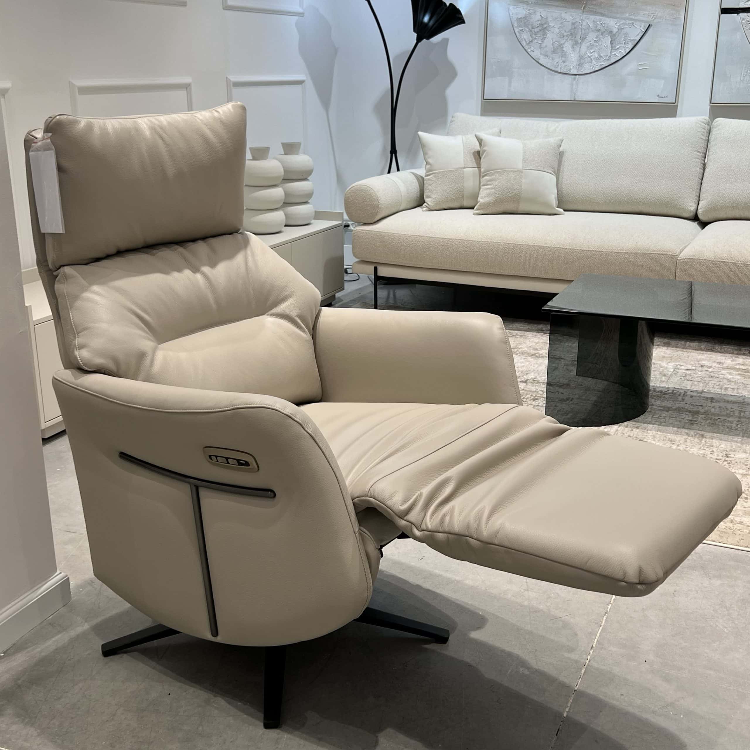 כורסא ריקליינר מפנקת CH6041 עור אפור שילוב כסף כורסא ריקליינר מפנקת CH6041 עור אפור שילוב כסף