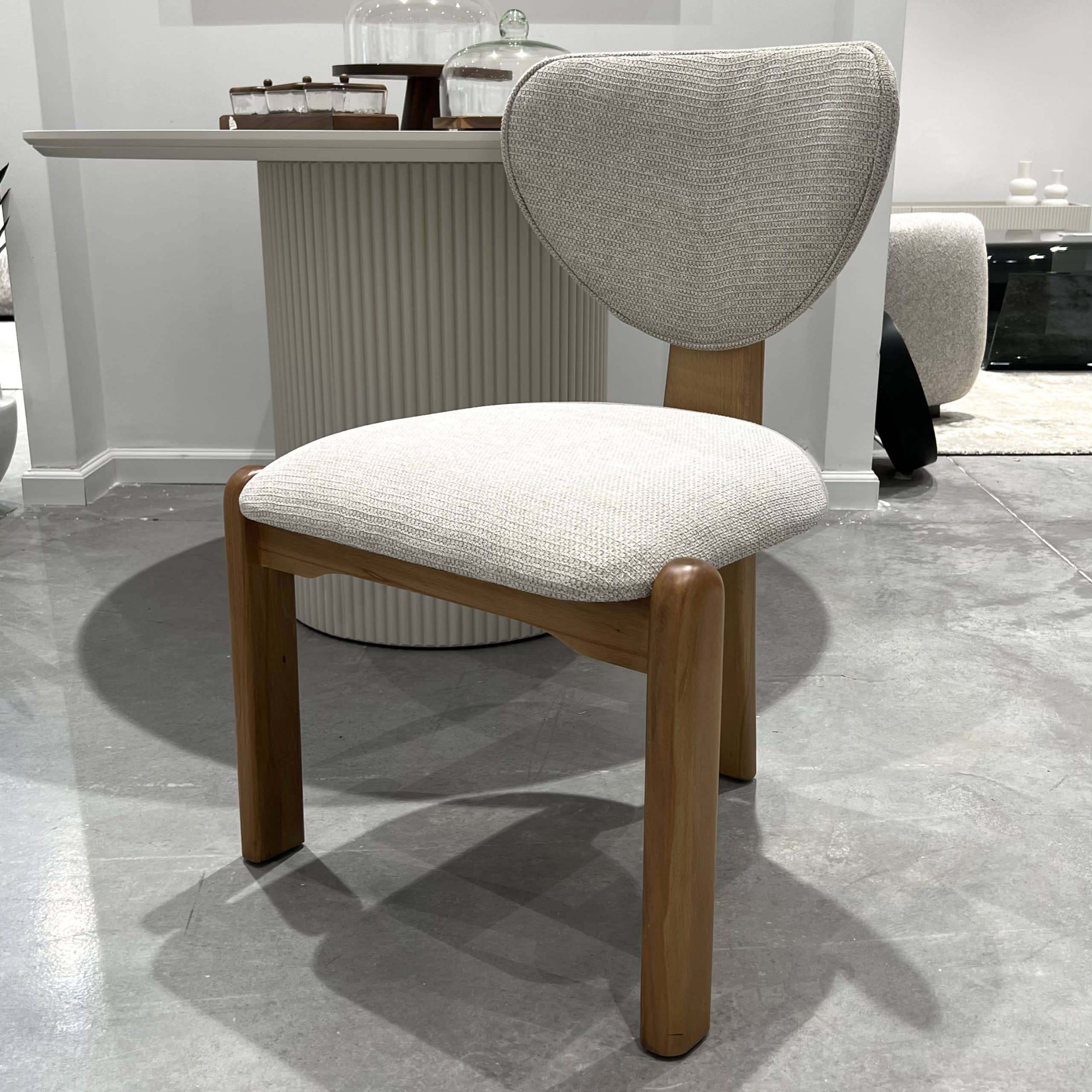 כיסא מעוצב ונוח דגם ונוס רגל עץ מלא | בעיצוב אישי