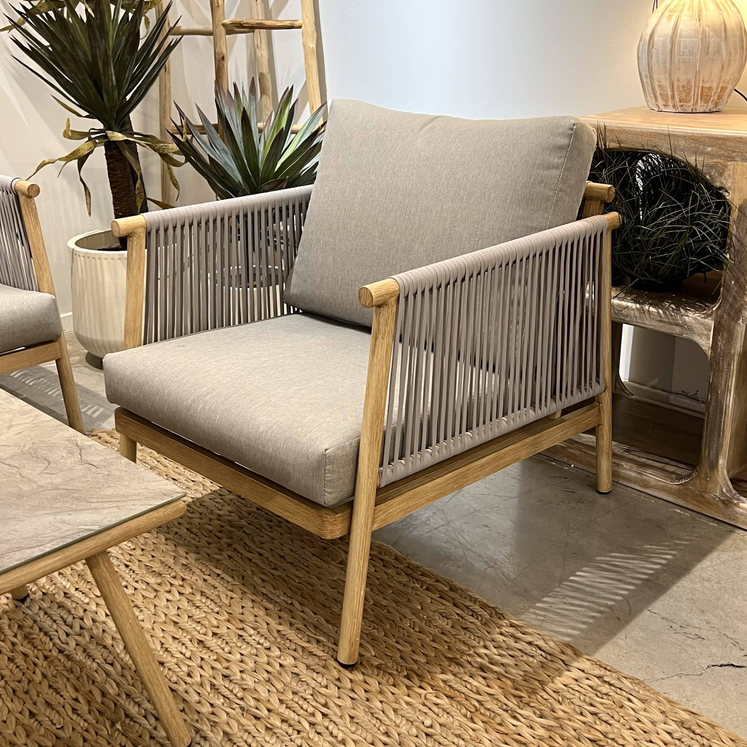 מערכת ישיבה חוץ מסגרת עץ בד אפור בהיר דגם טוסקנה