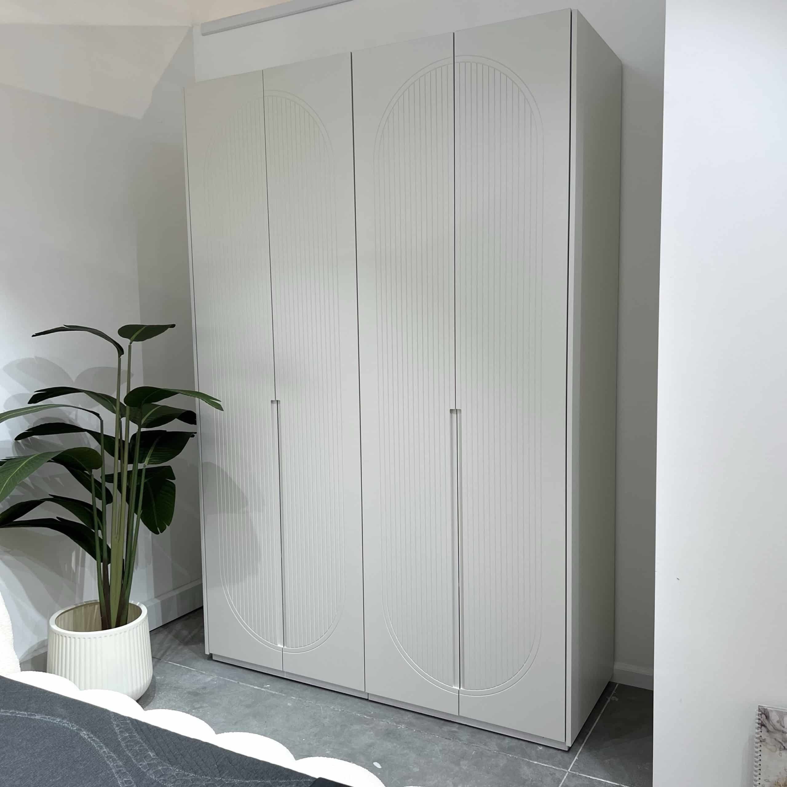 ארון דלתות יוקרתי דגם סופיה קשתות חריטה- נגרות בעיצוב אישי