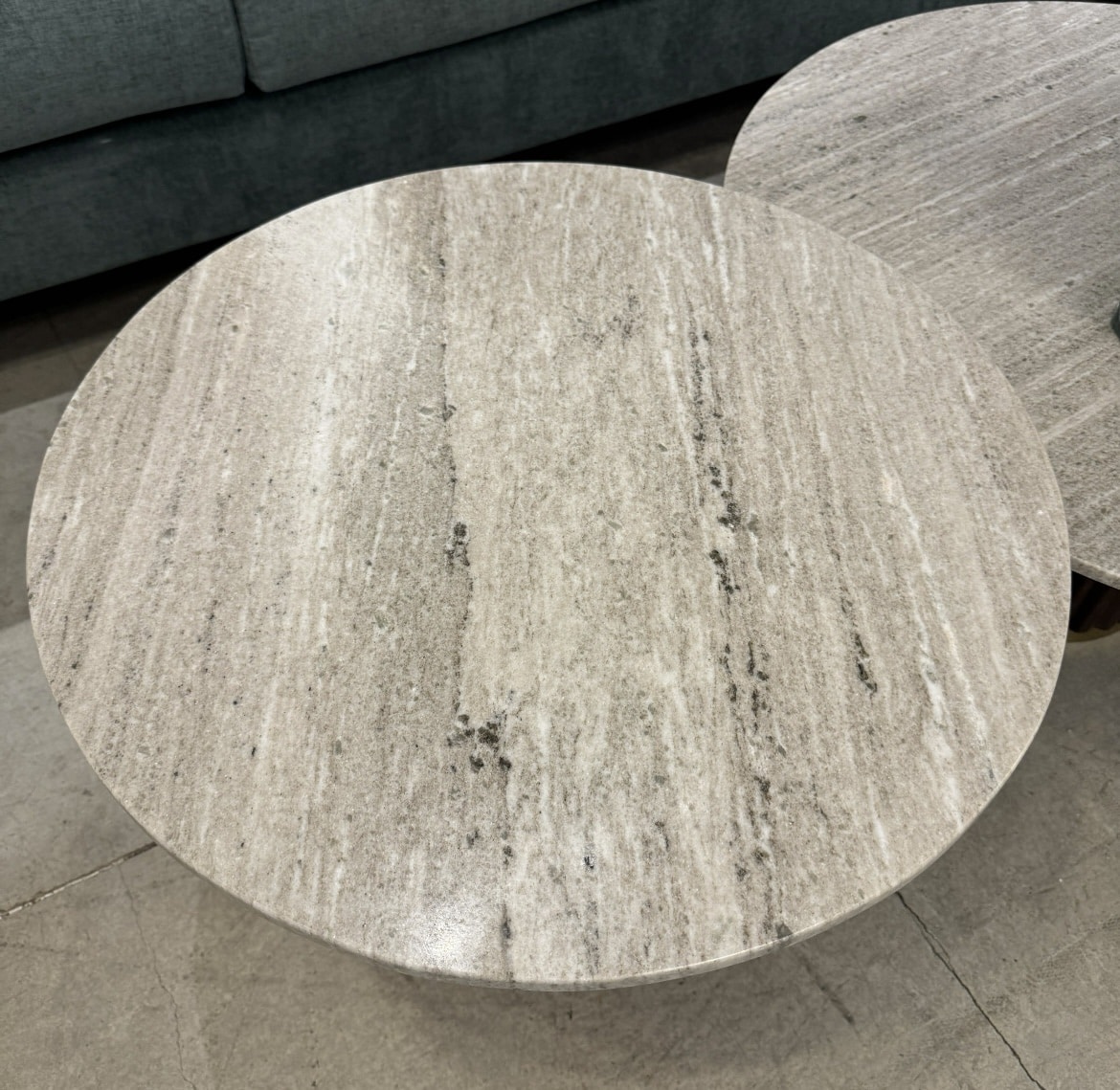 שולחן סלון פנסי שיש בז רגל עץ דגם ראבי שולחן סלון פנסי שיש בז רגל עץ דגם ראבי