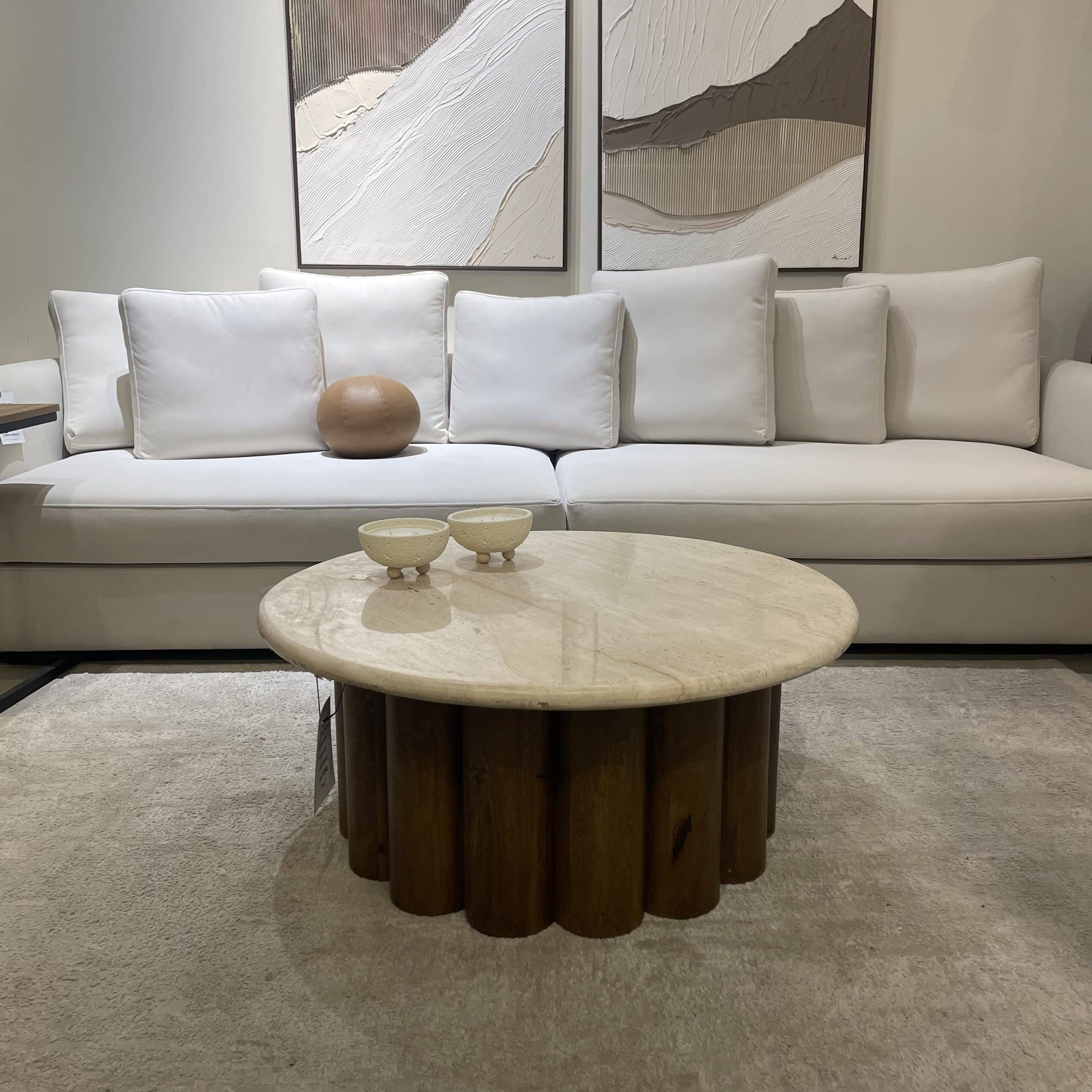 שולחן סלון יוקרתי עגול נטורה רגל גזעי עץ טופ טרוונטין דגם סוניל שולחן סלון יוקרתי עגול נטורה רגל גזעי עץ טופ טרוונטין דגם סוניל