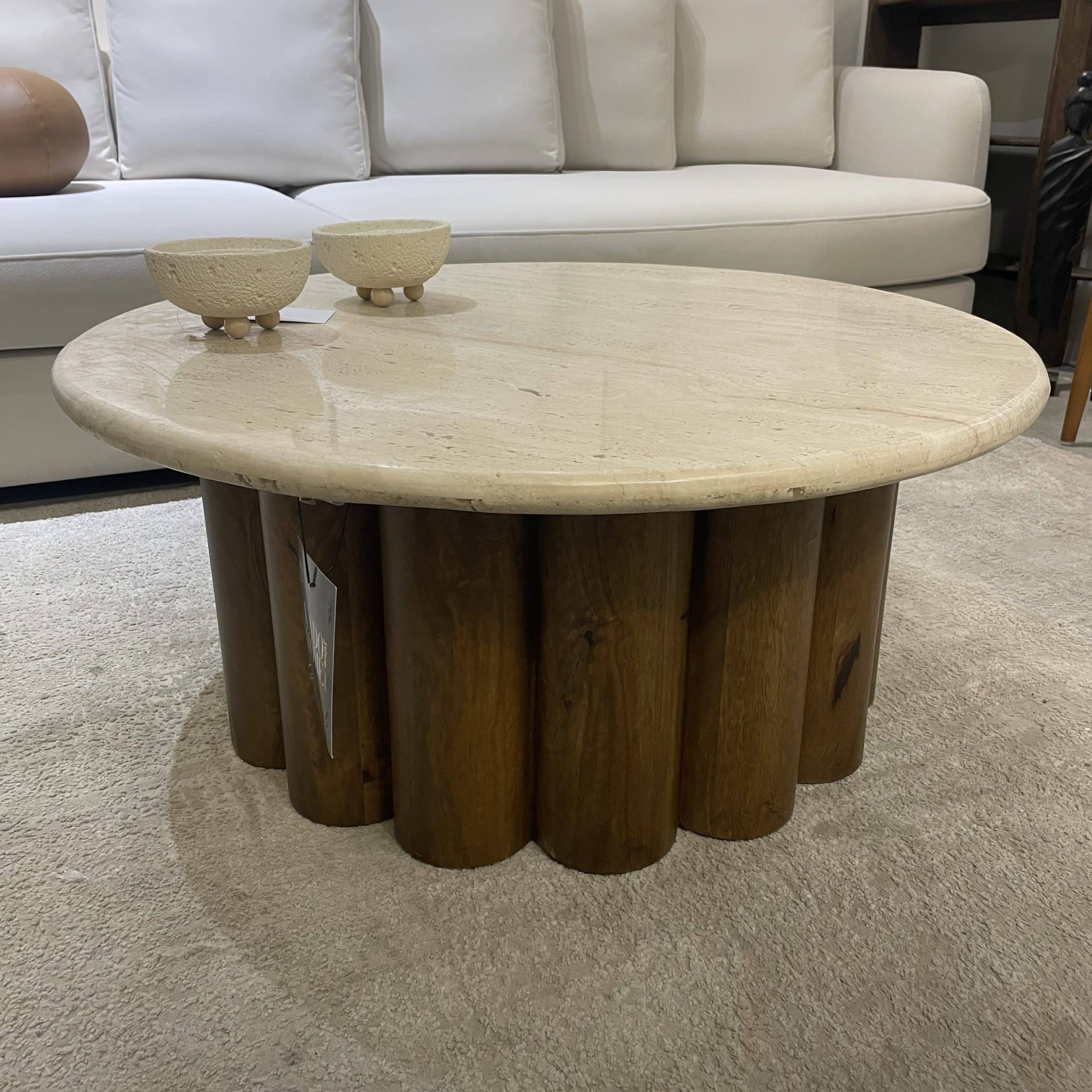 שולחן סלון יוקרתי עגול נטורה רגל גזעי עץ טופ טרוונטין דגם סוניל