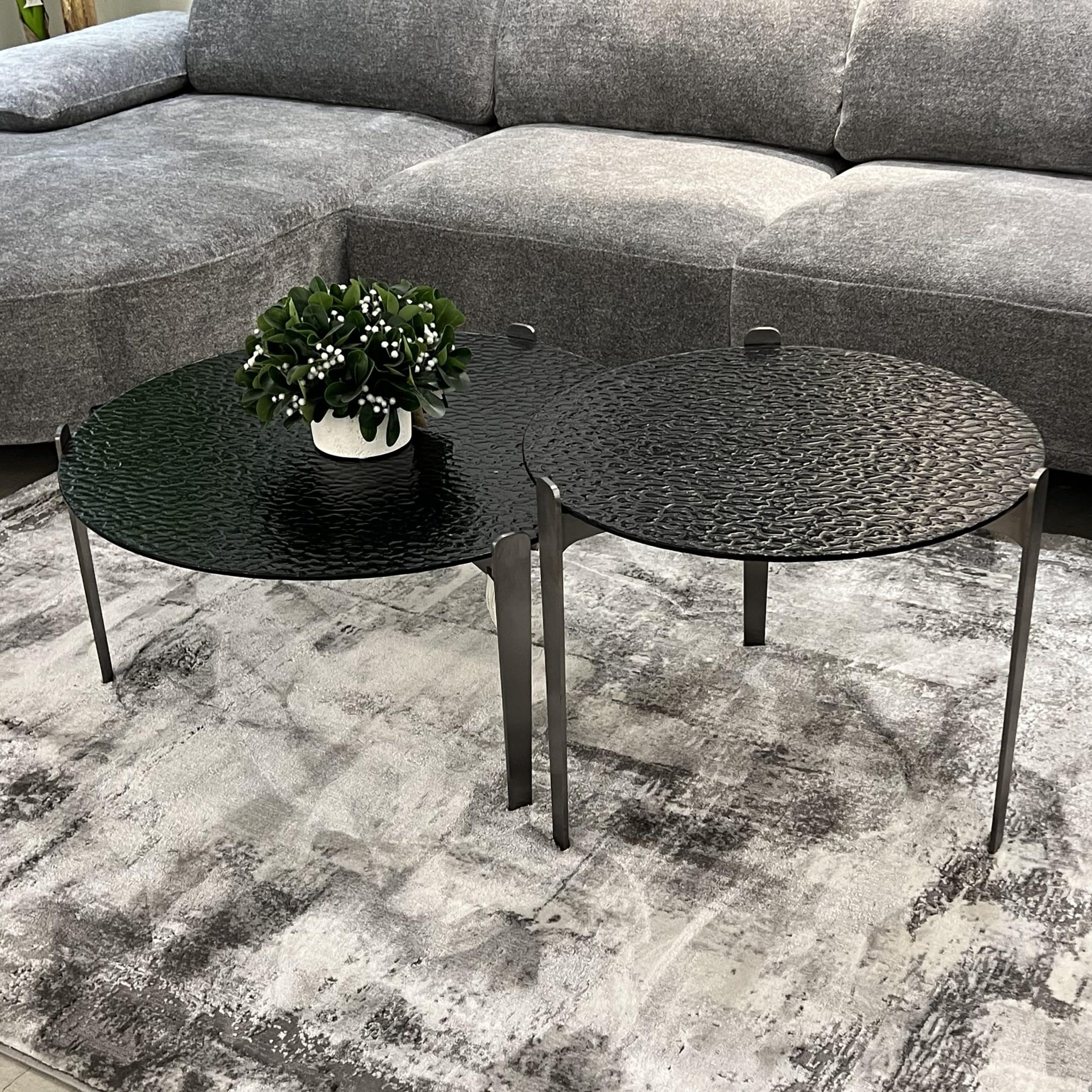 סט שולחנות סלון עגולים מעוצבים זכוכית מושחרת ריקועים רגל נירוסטה מושחרת דגם סופיטל סט שולחנות סלון עגולים מעוצבים זכוכית מושחרת ריקועים רגל נירוסטה מושחרת דגם סופיטל