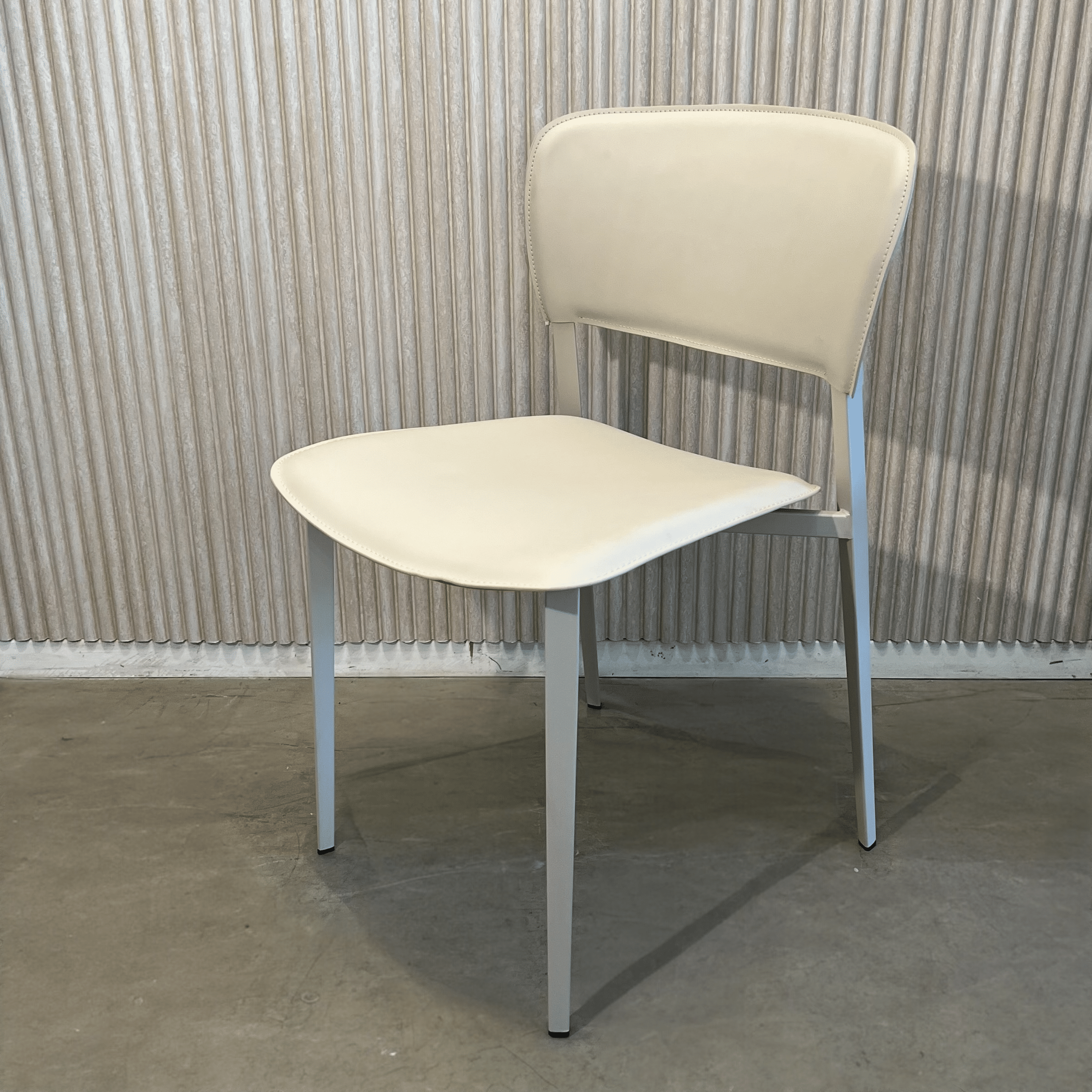 כיסא מעוצב דגם לורן דמוי עור אבן