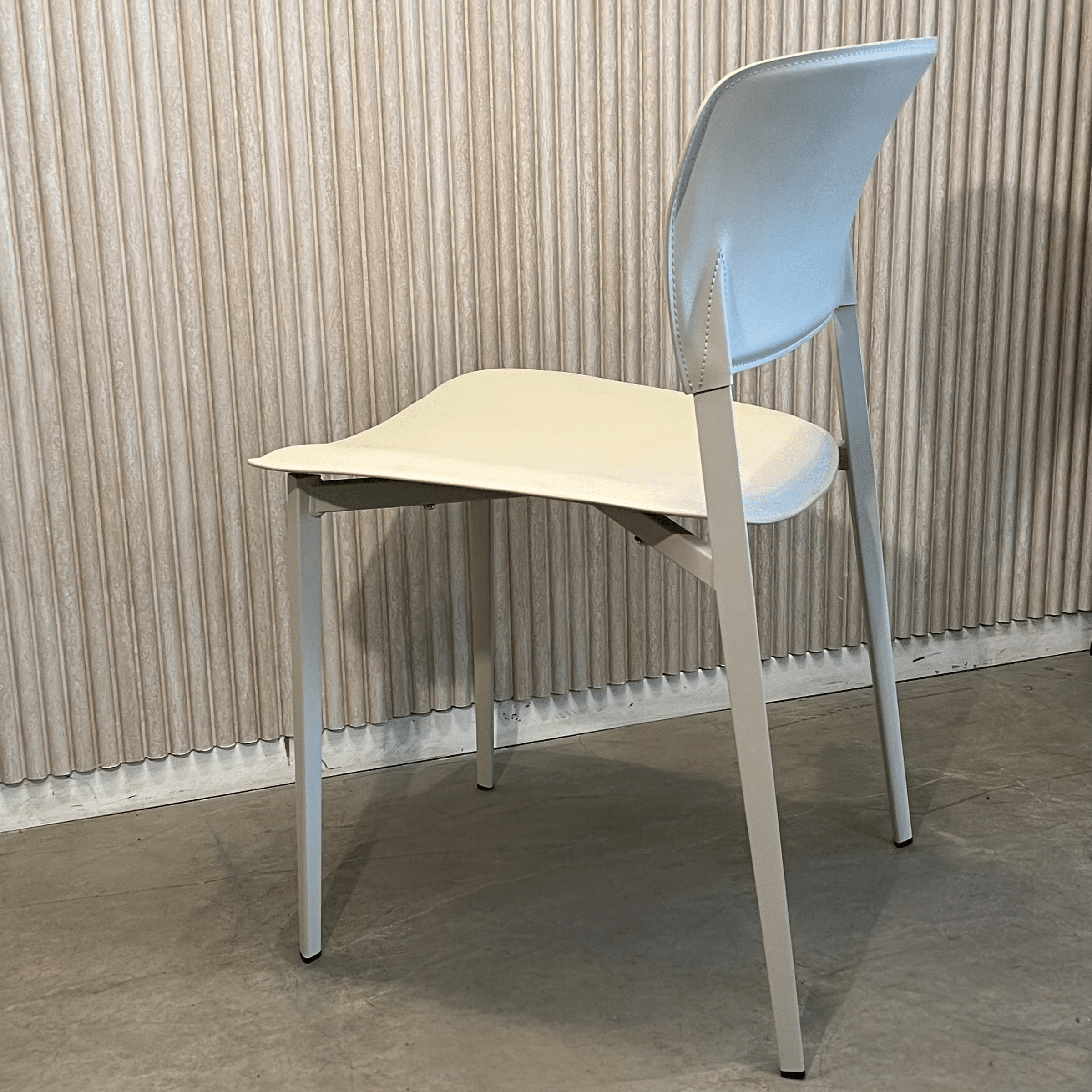 כיסא מעוצב דגם לורן דמוי עור אבן