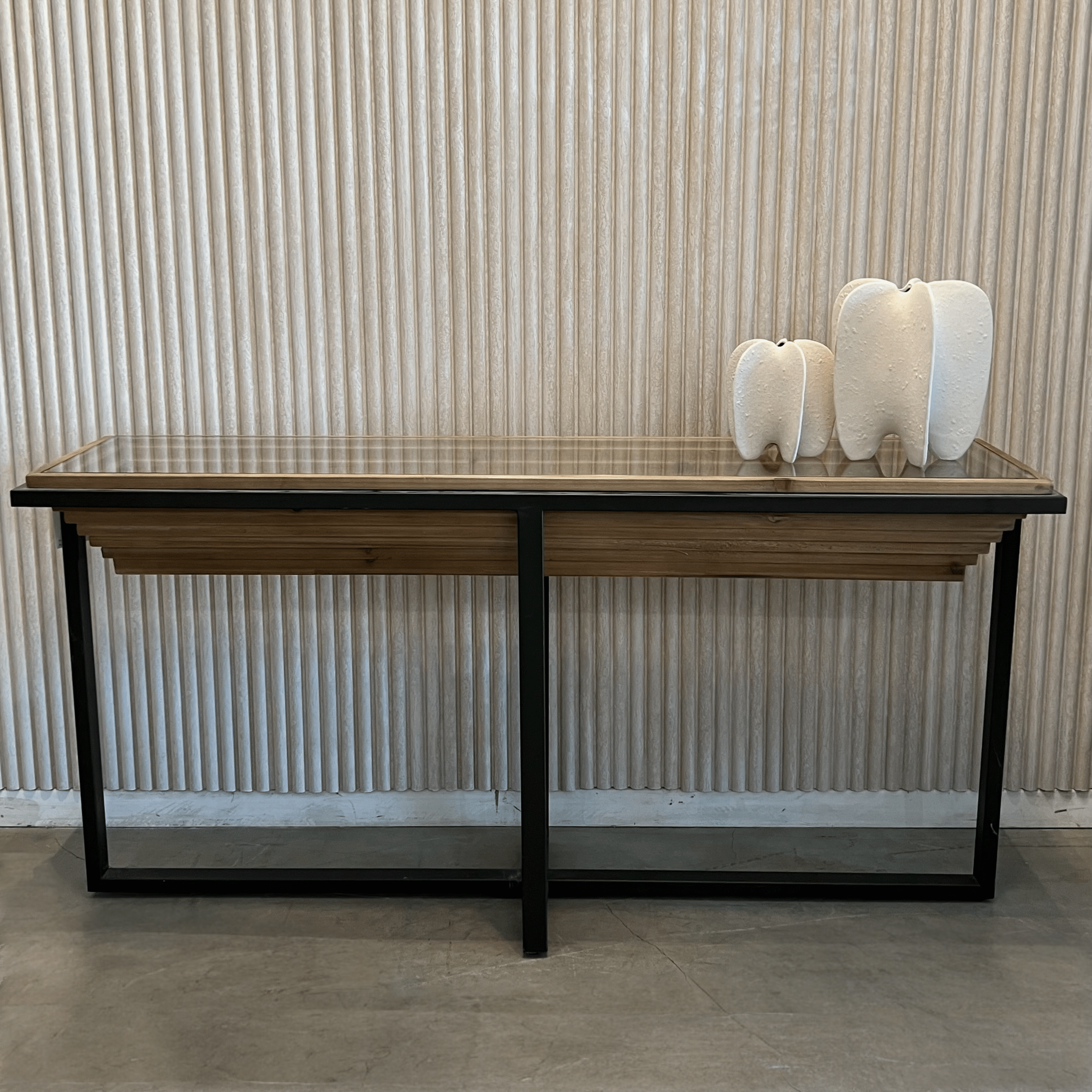 קונסולה פירמידה עץ קטנה רגל ברזל שחור וודרוני - חיסול!