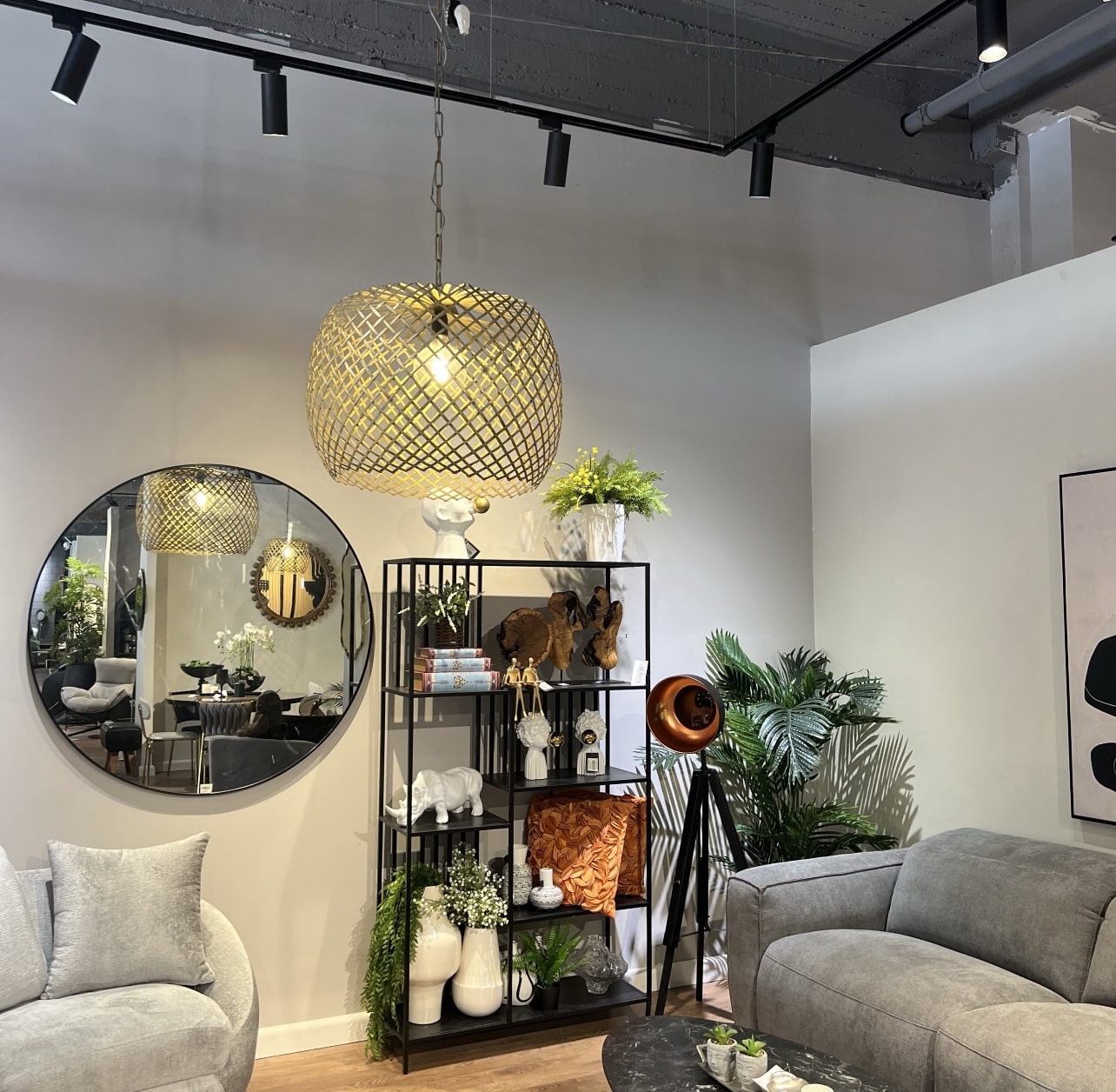 מנורה תליה מעוצבת זהב דגם אמבסדור מנורה תליה מעוצבת זהב דגם אמבסדור