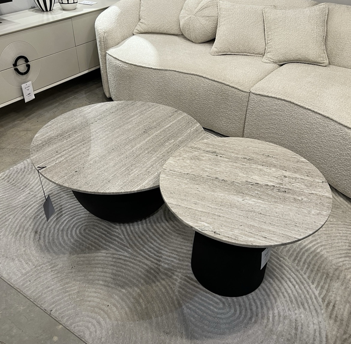 סט שולחנות סלון סופיה שיש בז בסיס שחור דגם ראבי סט שולחנות סלון סופיה שיש בז בסיס שחור דגם ראבי