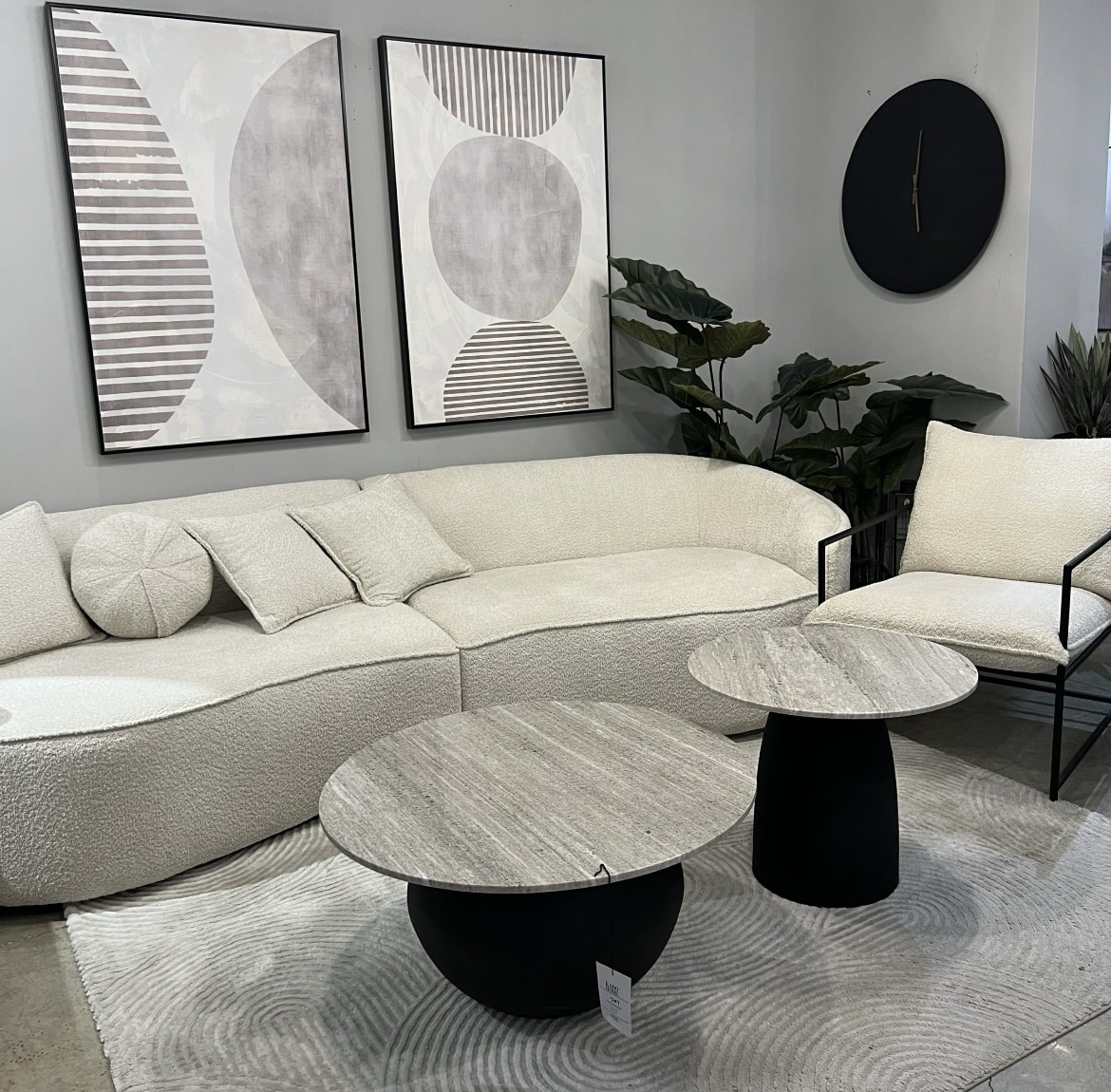 סט שולחנות סלון סופיה שיש בז בסיס שחור דגם ראבי סט שולחנות סלון סופיה שיש בז בסיס שחור דגם ראבי