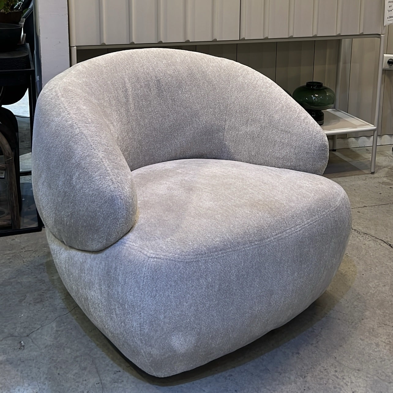 כורסא מעוצבת מסתובבת אריג שמנת דגם ביל כורסא מעוצבת מסתובבת אריג שמנת דגם ביל