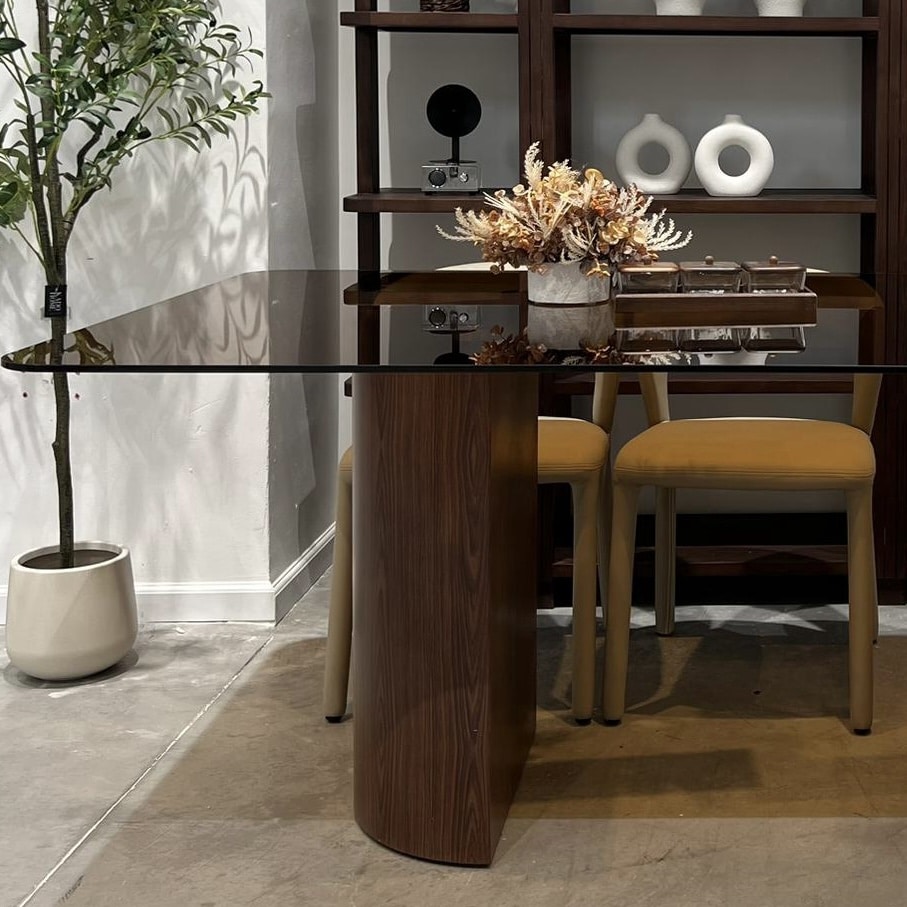 שולחן אוכל יוקרתי טרוויס זכוכית חומה מלבנית פינות מעוגלות רגלי חצאי עיגול אגוז דגם סופיטל שולחן אוכל יוקרתי טרוויס זכוכית חומה מלבנית פינות מעוגלות רגלי חצאי עיגול אגוז דגם סופיטל