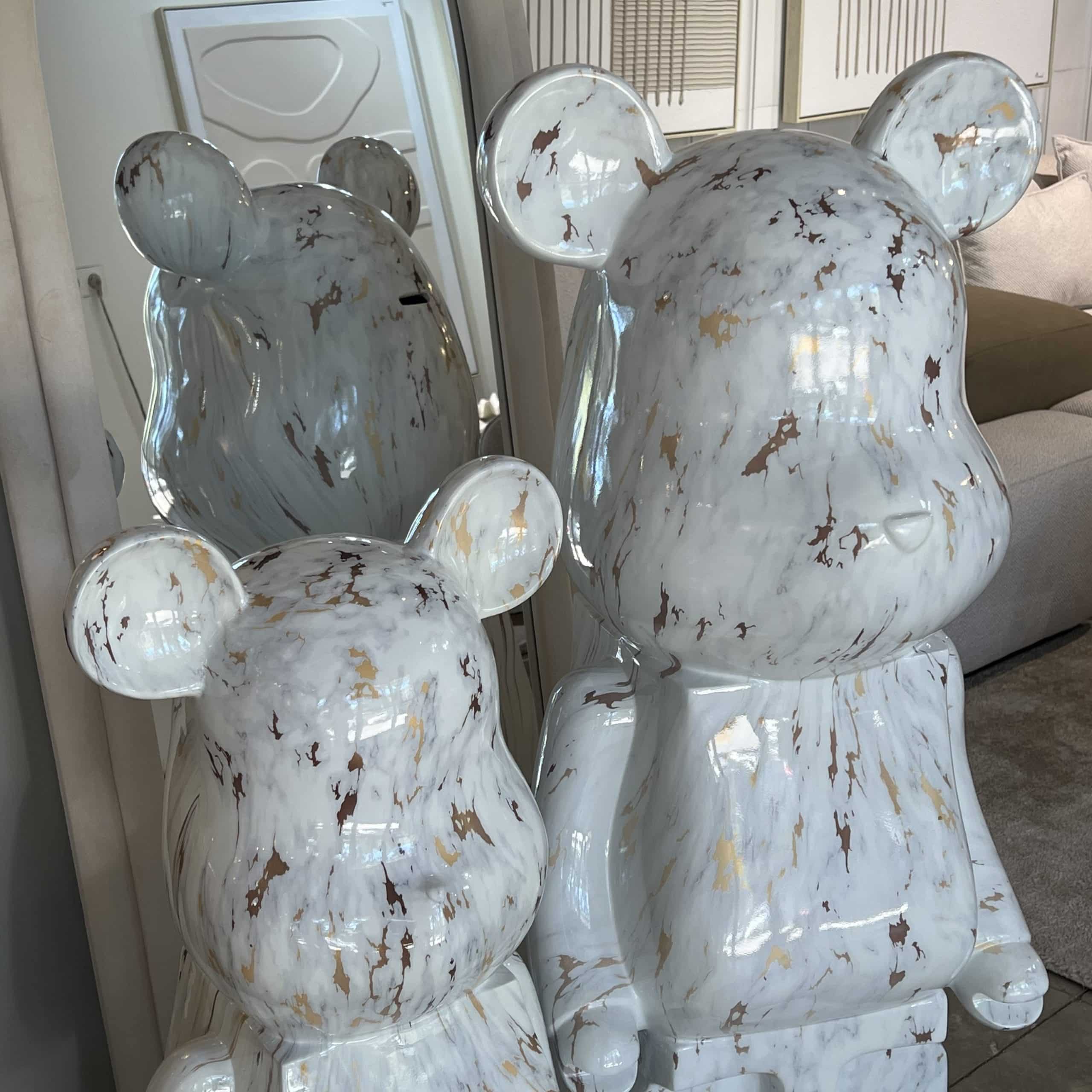 פסל דובי צבעוני מעוצב לבן זהב יוקרתי דגם איקו פסל דובי צבעוני מעוצב לבן זהב יוקרתי דגם איקו