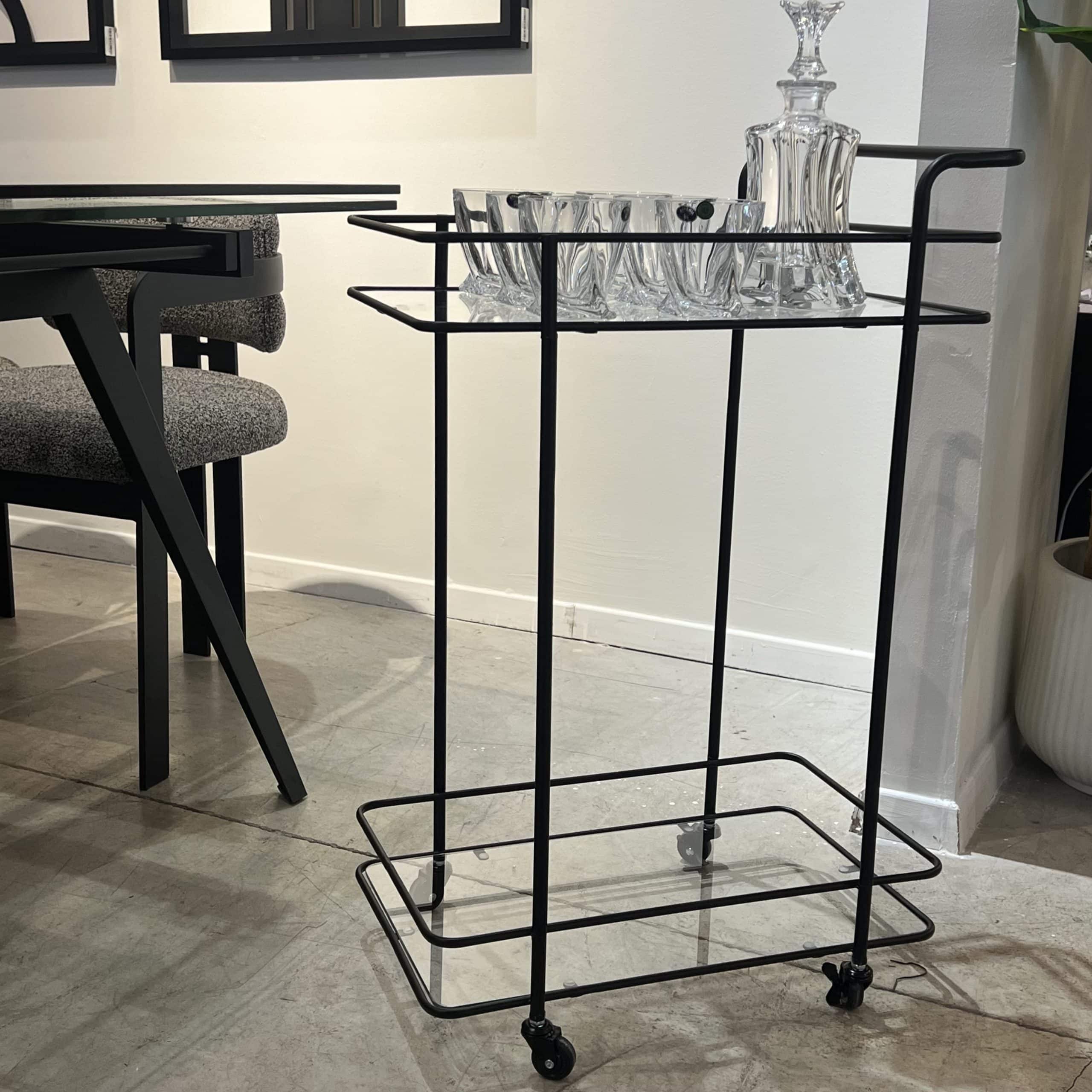 עגלת משקאות מעוצבת מלבנית מתכת שחורה זכוכית דגם איקו עגלת משקאות מעוצבת מלבנית מתכת שחורה זכוכית דגם איקו