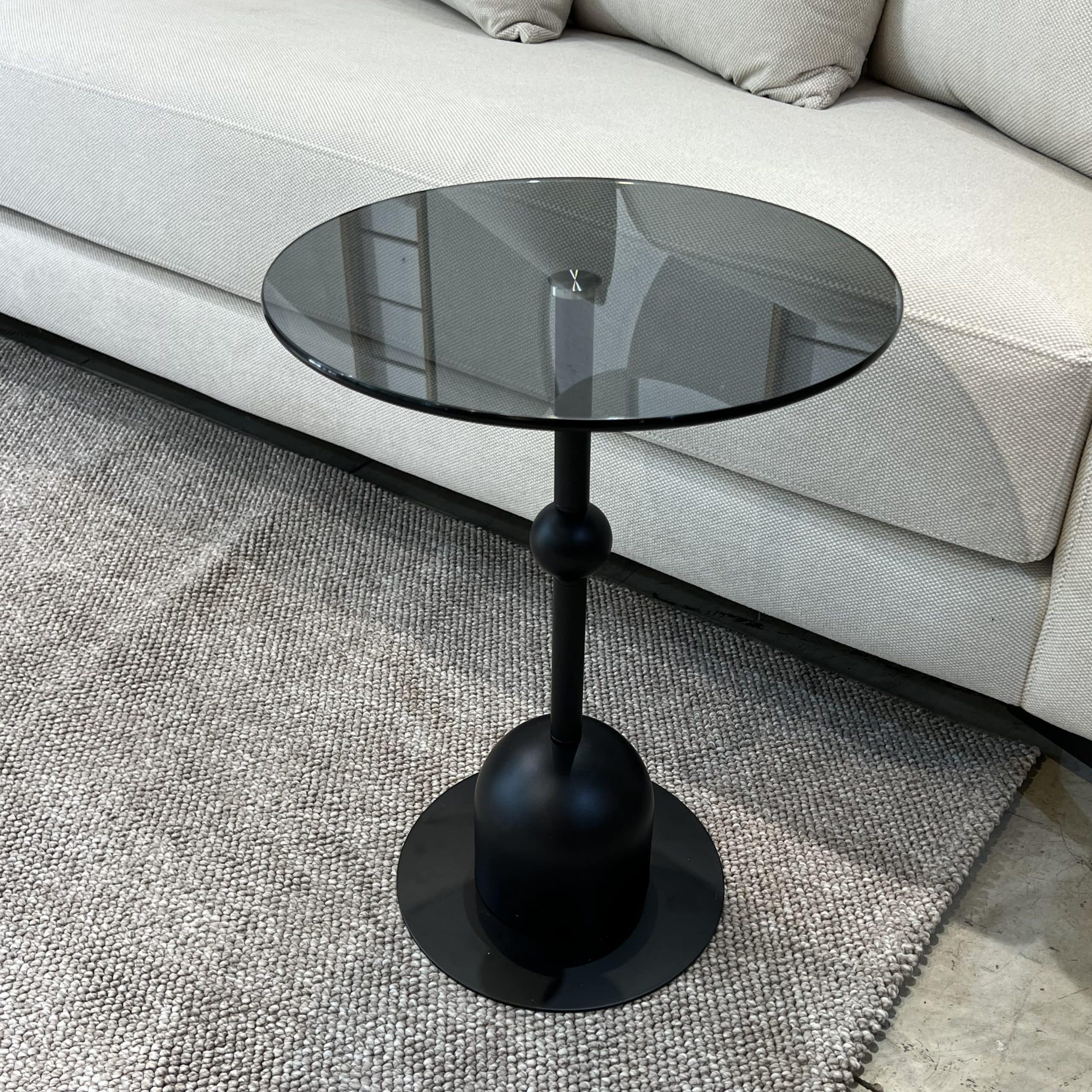 שולחן צד יוקרתי זכוכית שחורה רגל שחורה דגם איקו- במלאי במחיר מיוחד! שולחן צד יוקרתי זכוכית שחורה רגל שחורה דגם איקו- במלאי במחיר מיוחד!