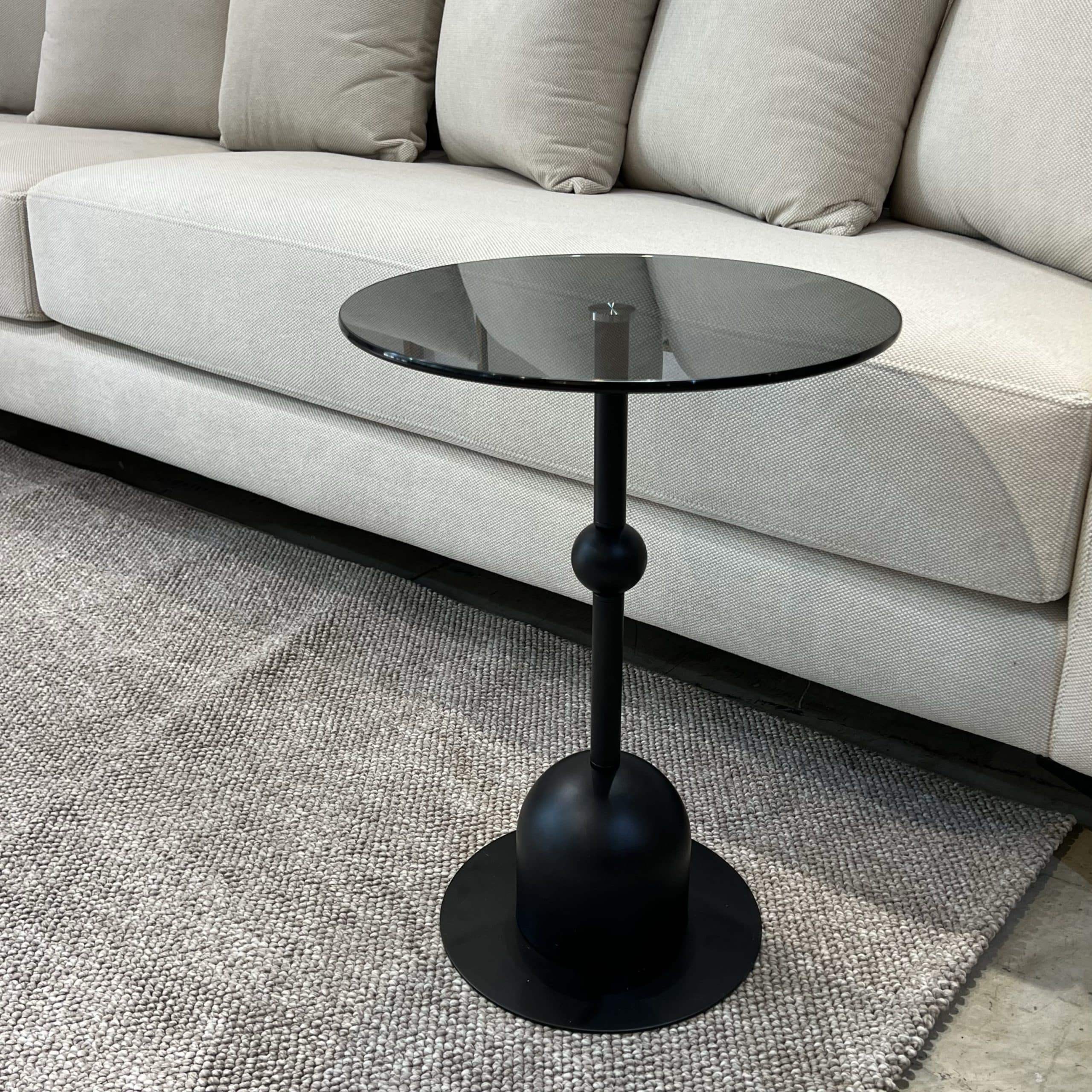 שולחן צד יוקרתי זכוכית שחורה רגל שחורה דגם איקו- במלאי במחיר מיוחד! שולחן צד יוקרתי זכוכית שחורה רגל שחורה דגם איקו- במלאי במחיר מיוחד!