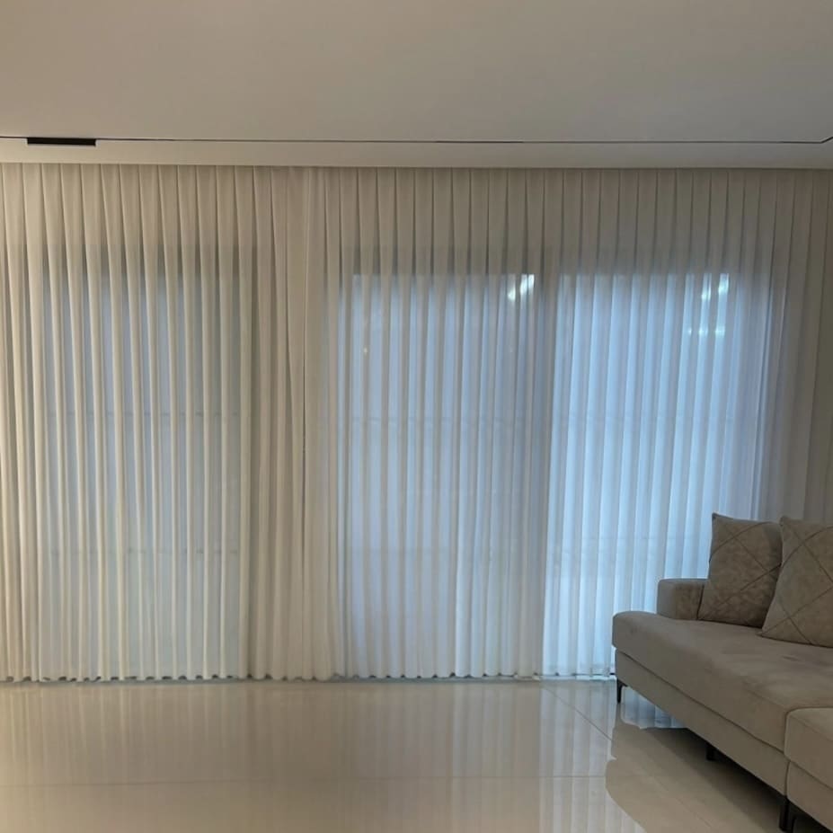 וילון בתפירת קונטרה פלד בבד קרפ יוקרתי בגוון לבן שבור- בתפירה לפי מידה | עיצוב אישי וילון בתפירת קונטרה פלד בבד קרפ יוקרתי בגוון לבן שבור- בתפירה לפי מידה | עיצוב אישי