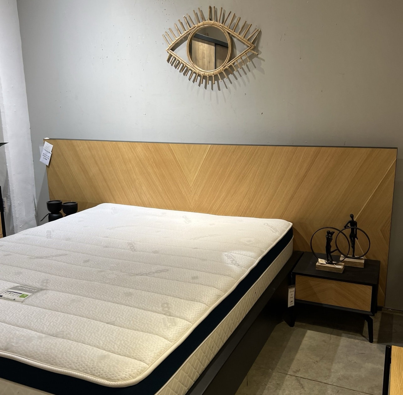 מיטה מעוצבת דגם מרלין - חיסול מתצוגה! מיטה מעוצבת דגם מרלין - חיסול מתצוגה!