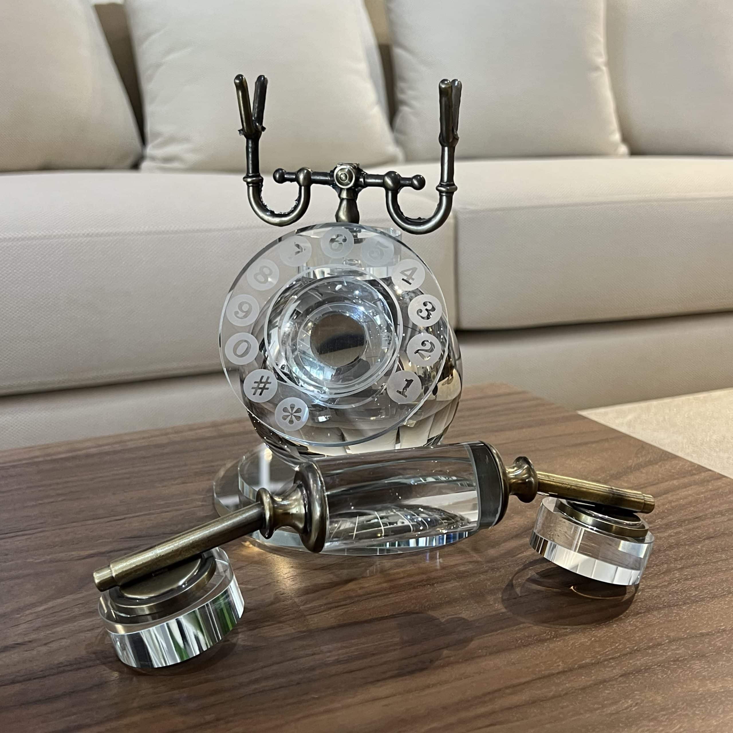 פסל טלפון יוקרתי ישן ניקל לבן דגם איקו פסל טלפון יוקרתי ישן ניקל לבן דגם איקו