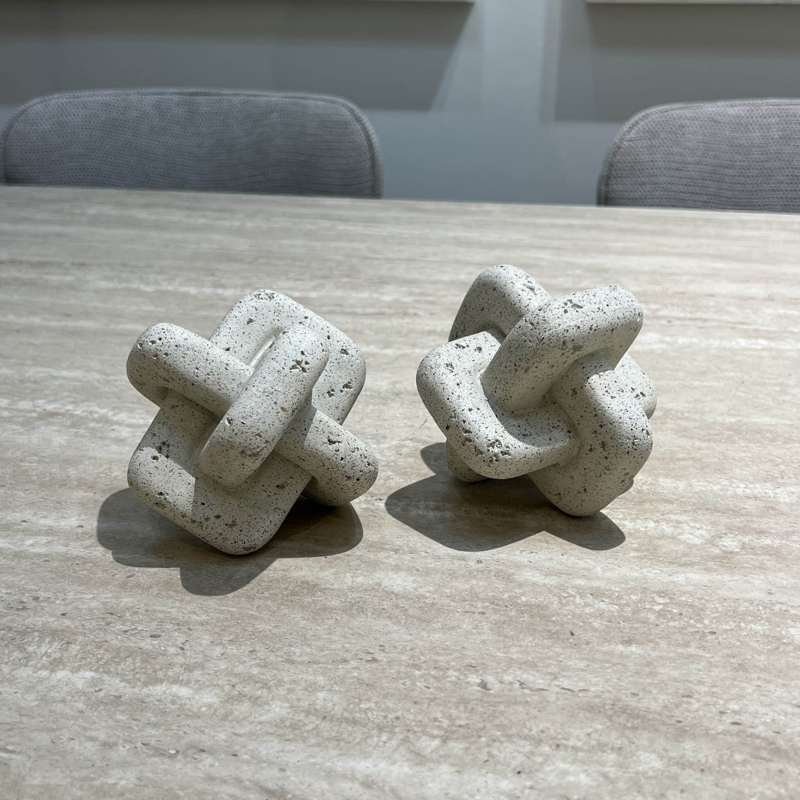 דקורציה קשר לבן שבור 11 ס״מ דגם איקו דקורציה קשר לבן שבור 11 ס״מ דגם איקו