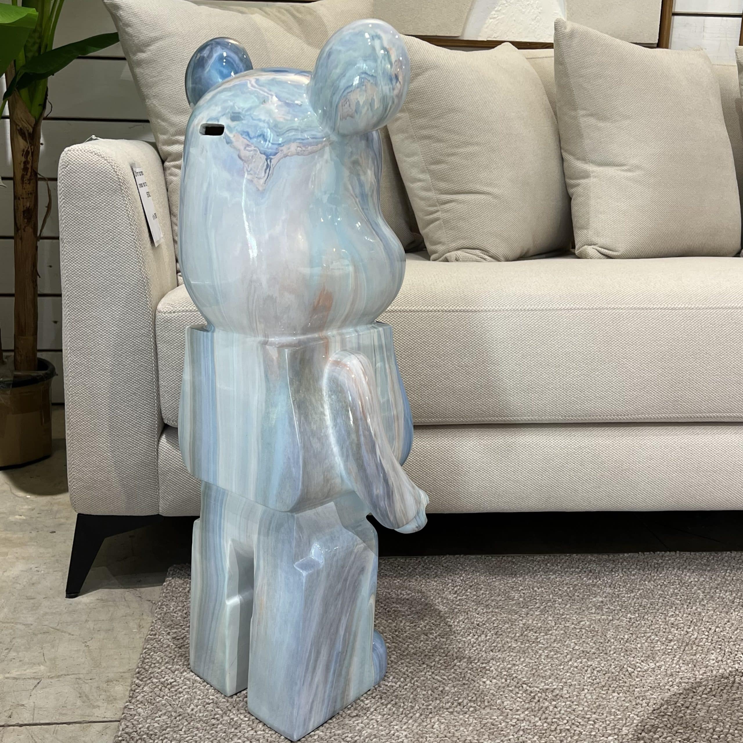 פסל דובי צבעוני מעוצב לבן תכלת דגם איקו פסל דובי צבעוני מעוצב לבן תכלת דגם איקו