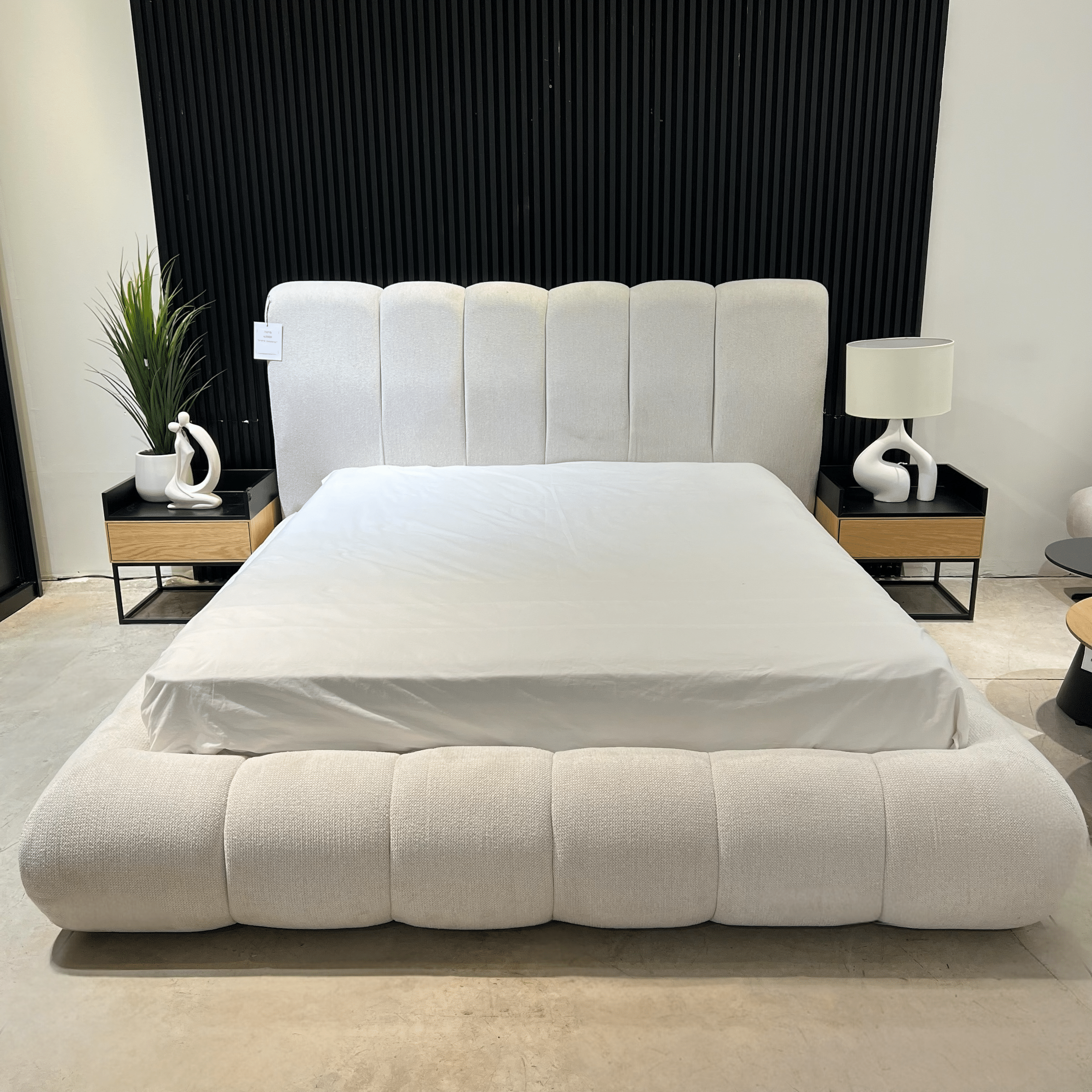 מיטה מעוצבת דגם דובאי בעיצוב אישי מיטה מעוצבת דגם דובאי בעיצוב אישי