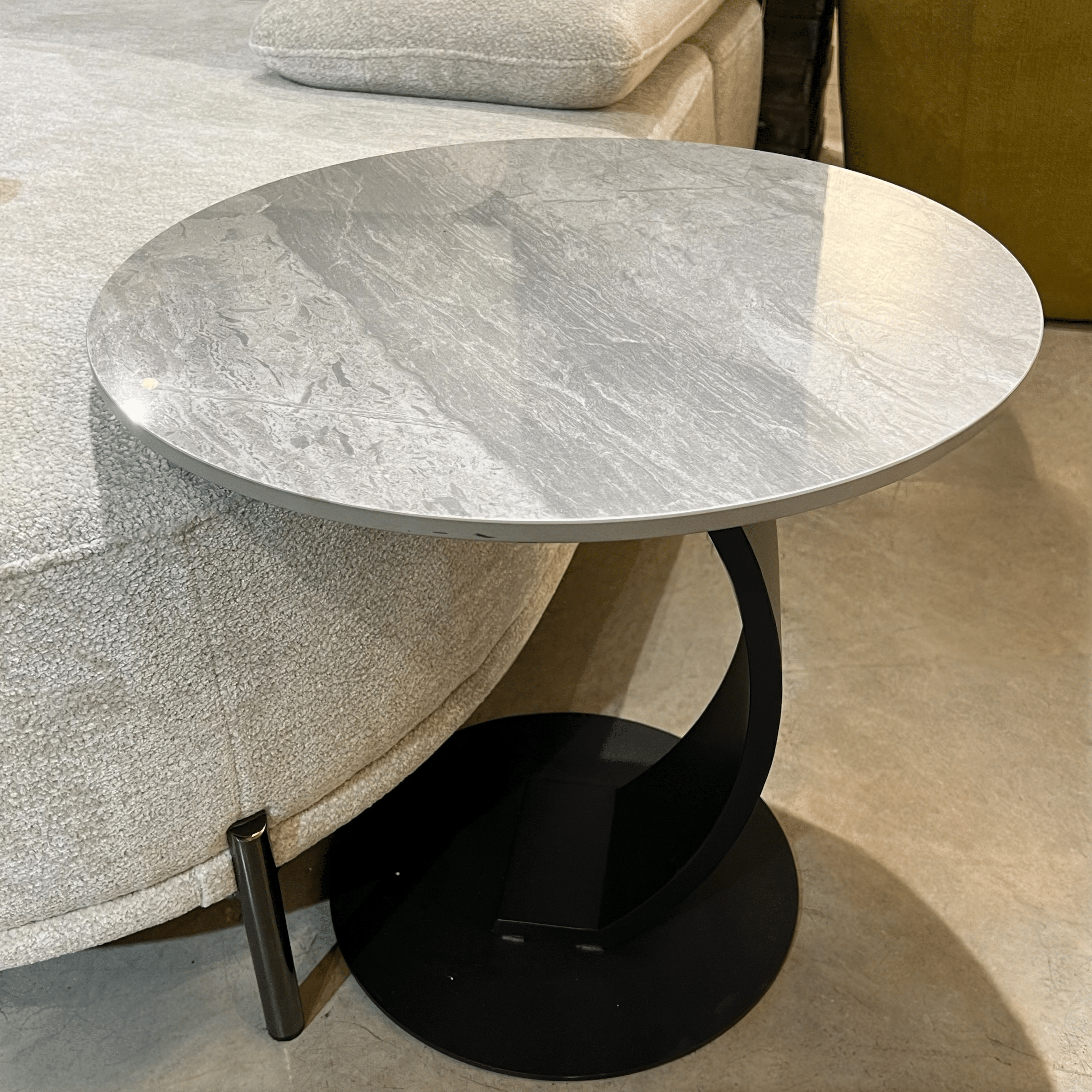 נשכן יוקרתי שיש אפור רגל ברזל מעוגל דגם סופיטל נשכן יוקרתי שיש אפור רגל ברזל מעוגל דגם סופיטל