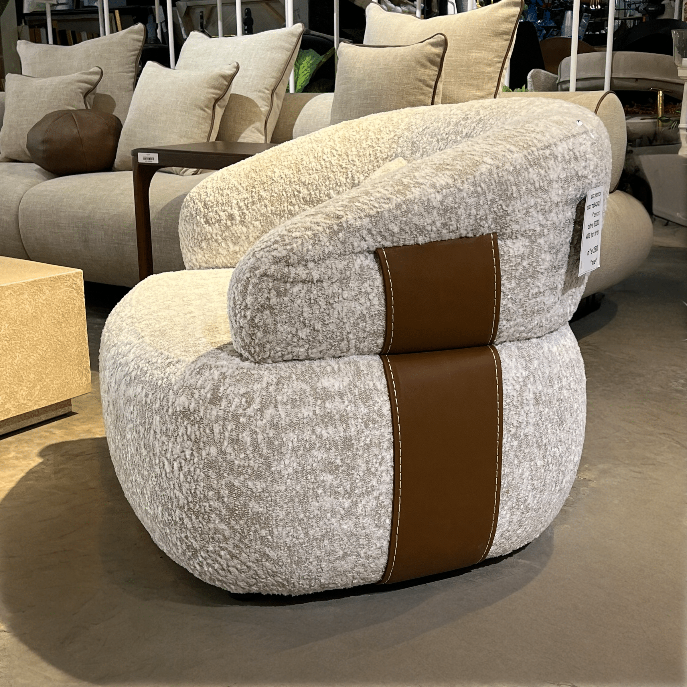 כורסא יוקרתית דגם B4242 בעיצוב אישי כורסא יוקרתית דגם B4242 בעיצוב אישי