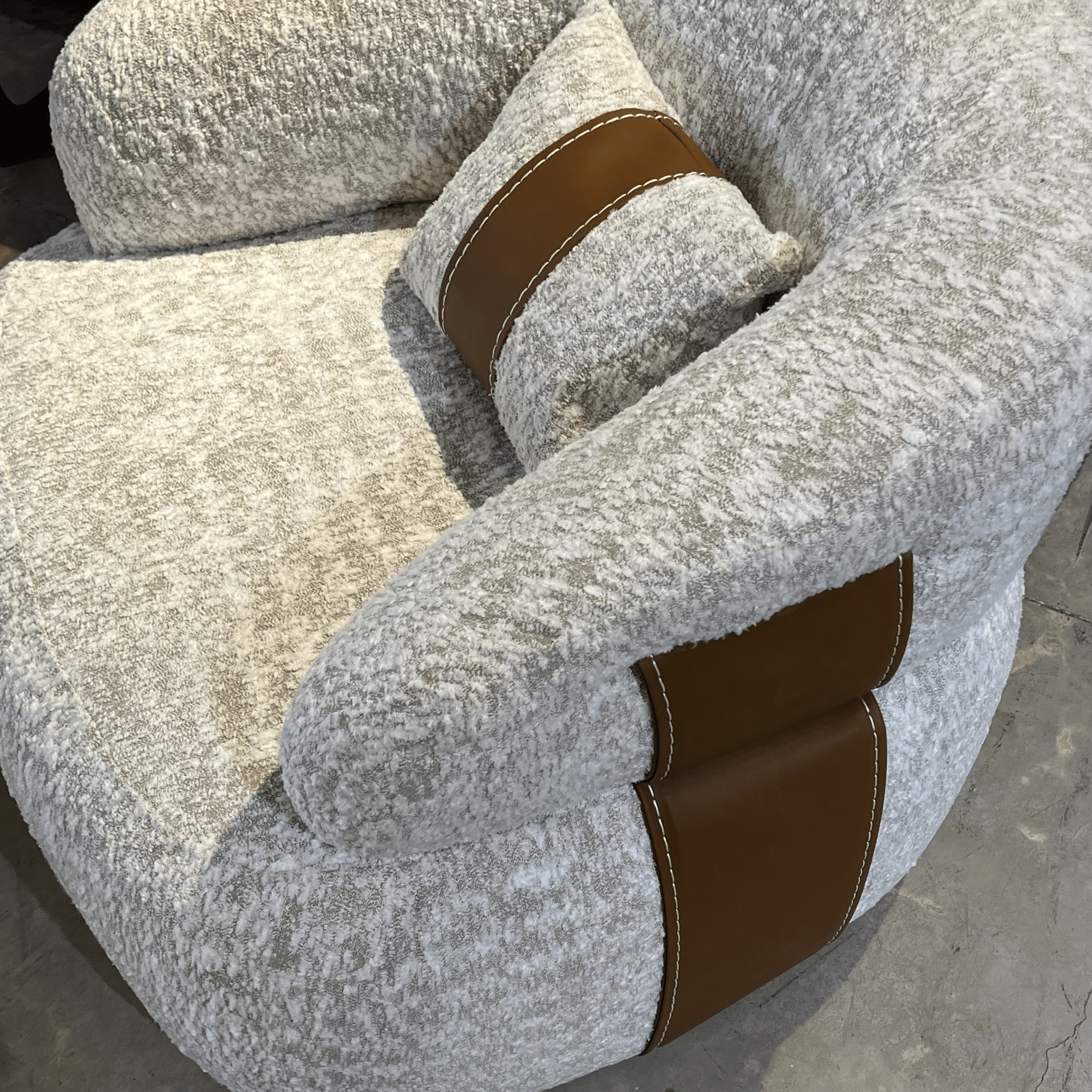 כורסא יוקרתית דגם B4242 בעיצוב אישי כורסא יוקרתית דגם B4242 בעיצוב אישי