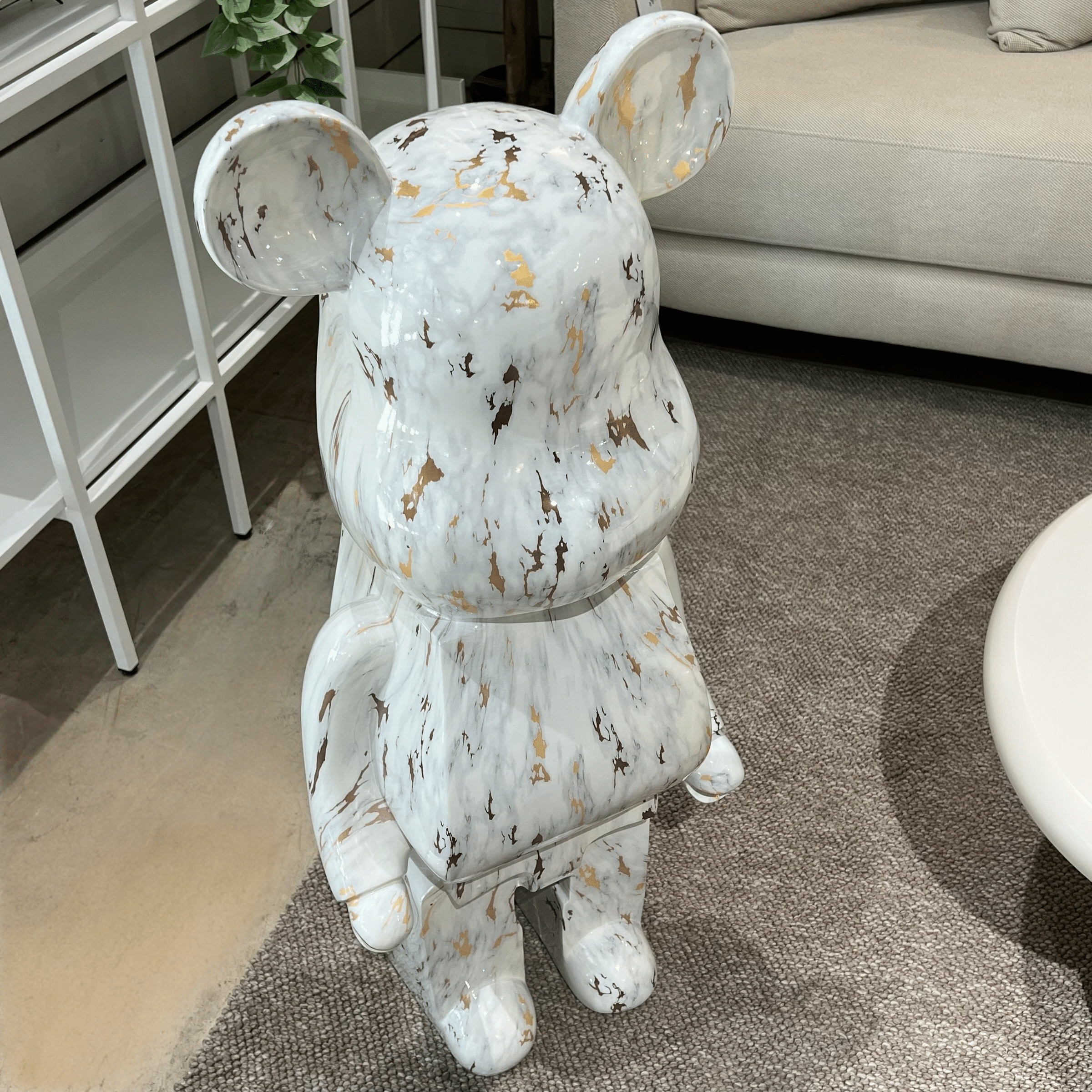 פסל דובי צבעוני מעוצב לבן זהב יוקרתי דגם איקו פסל דובי צבעוני מעוצב לבן זהב יוקרתי דגם איקו