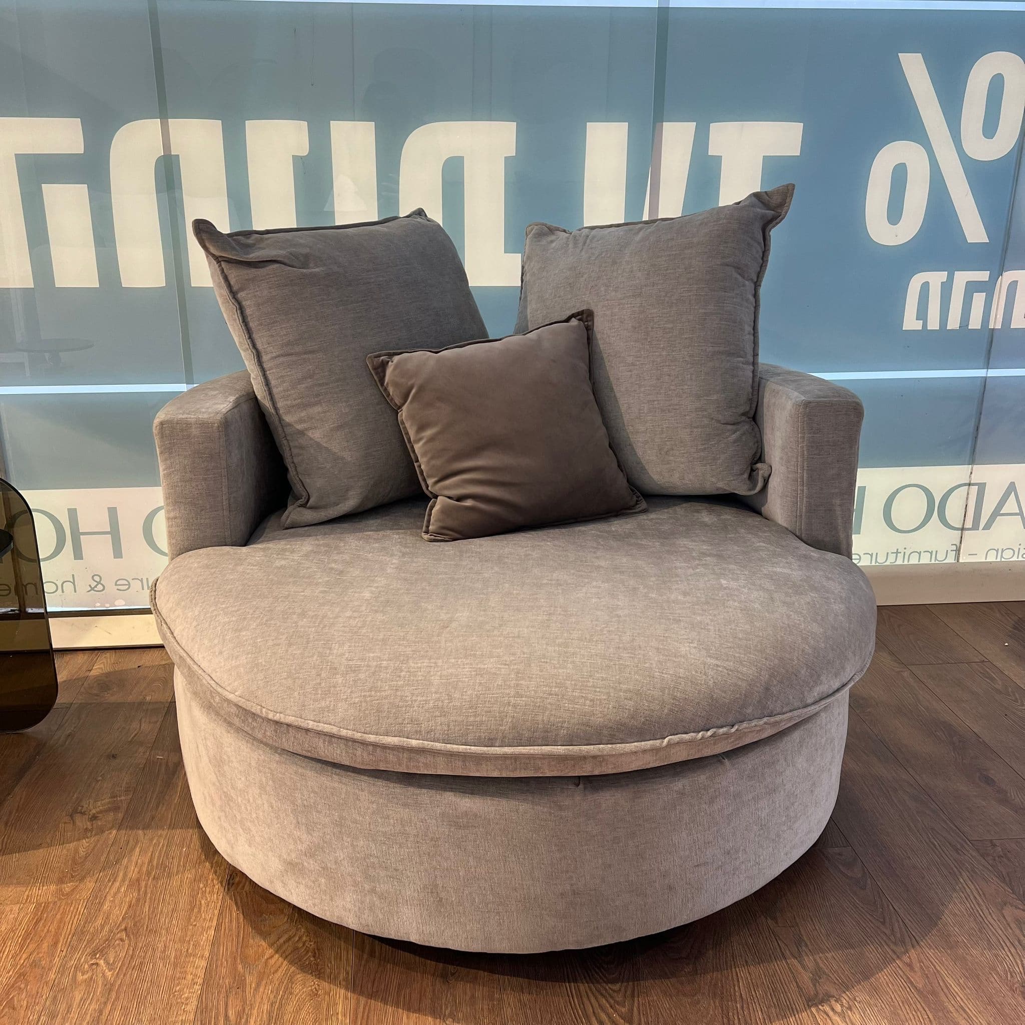 לאב סיט מפוארת עגולה דגם ריצ בד אפור - חיסול מתצוגה נתניה!! לאב סיט מפוארת עגולה דגם ריצ בד אפור - חיסול מתצוגה נתניה!!