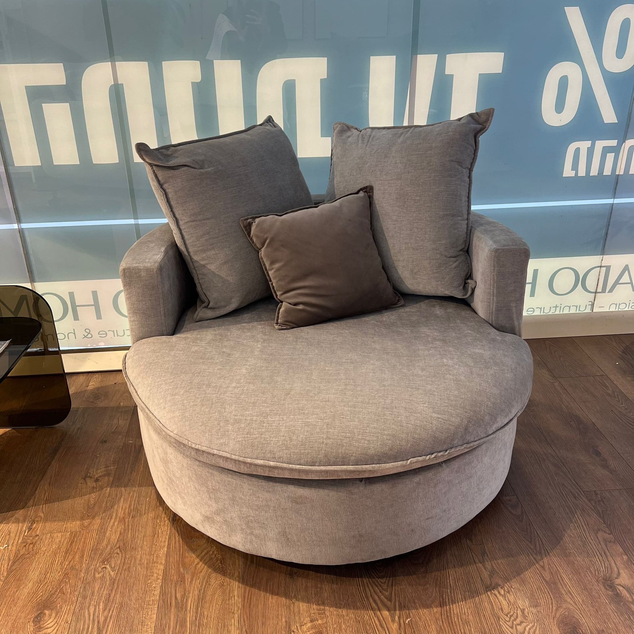 לאב סיט מפוארת עגולה דגם ריצ בד אפור - חיסול מתצוגה נתניה!! לאב סיט מפוארת עגולה דגם ריצ בד אפור - חיסול מתצוגה נתניה!!